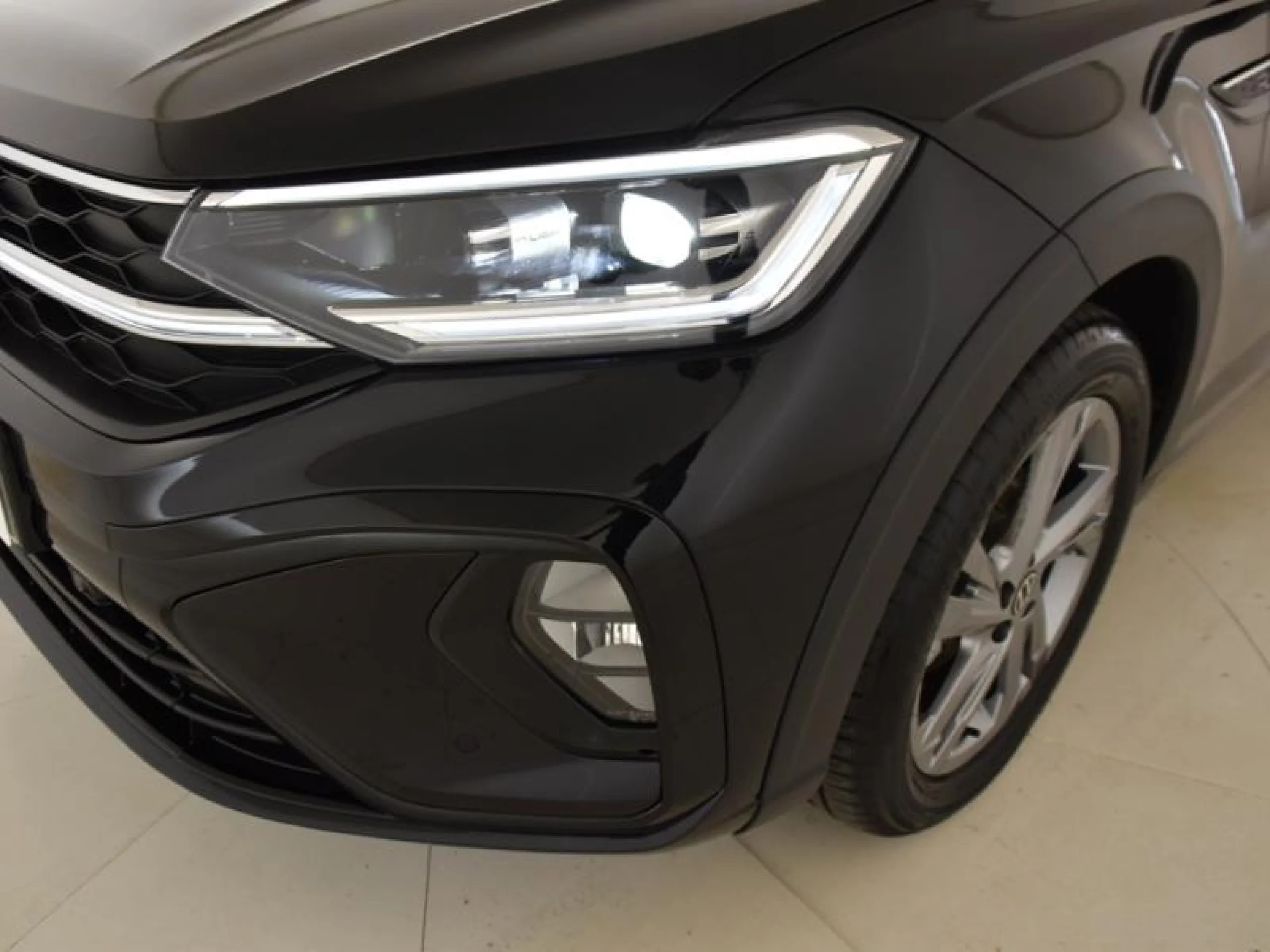 VOLKSWAGEN TAIGO R LINE 1.0 TSI 81KW (110CV) DSG - Foto 18