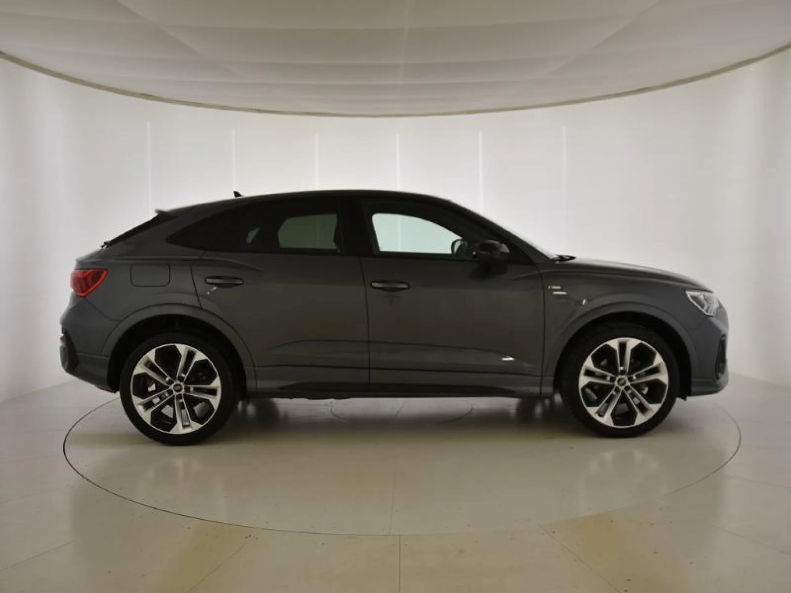 AUDI Q3 SPORTBACK 35 TFSI 110KW(150CV) S TRONIC BLACK LINE - Foto 3