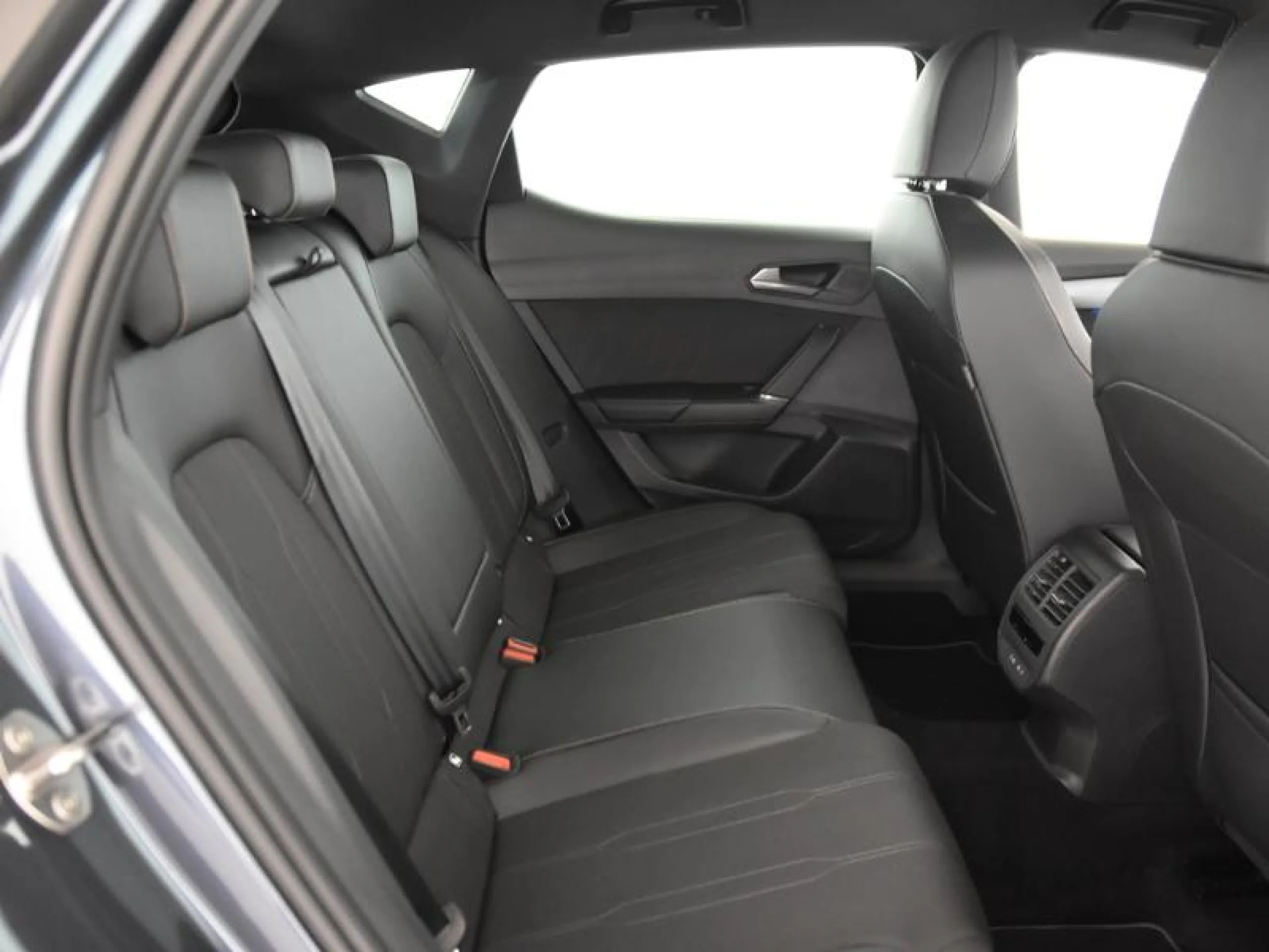 CUPRA LEON 1.5 ETSI 110KW (150CV) DSG - Foto 6