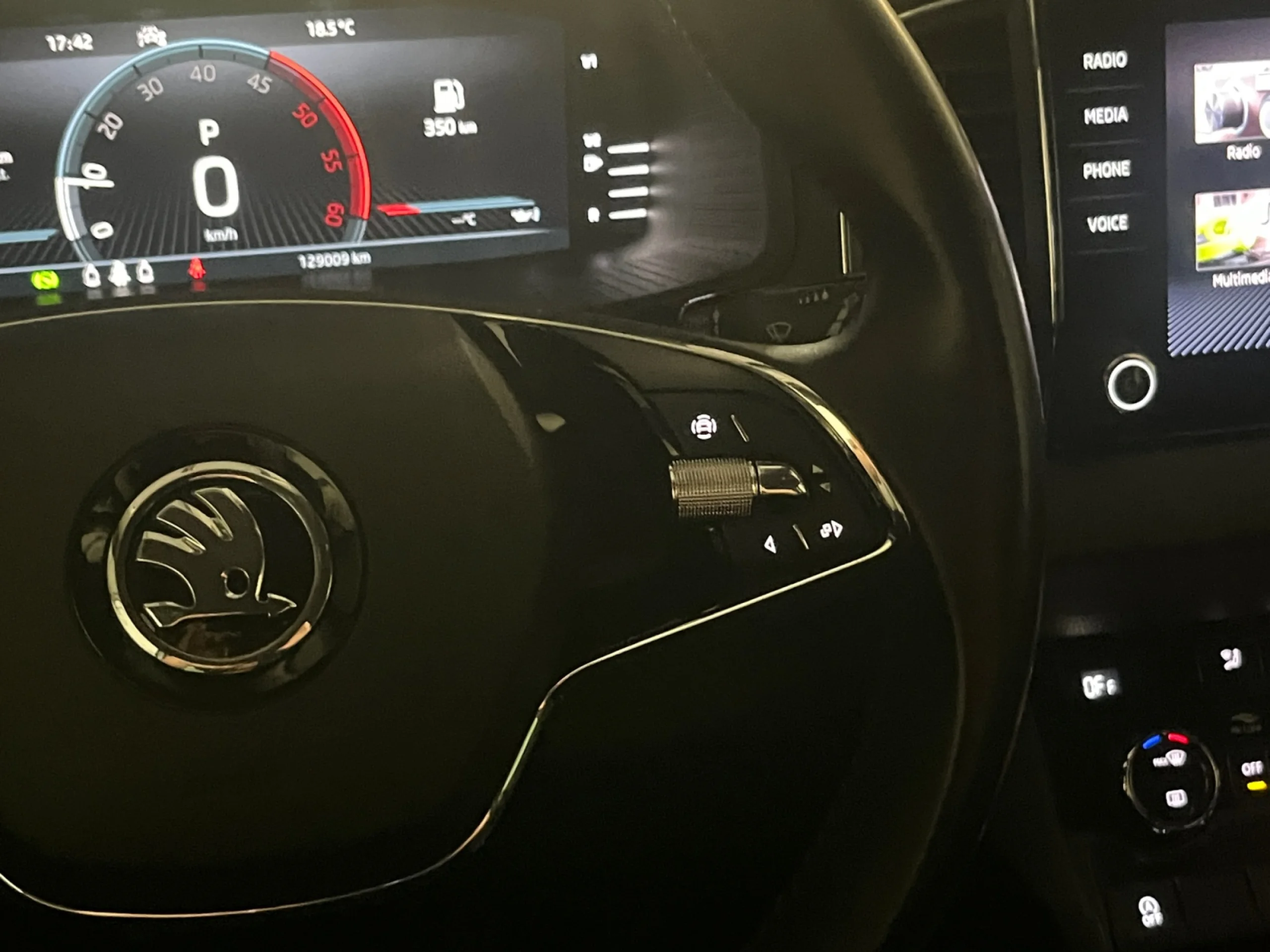 SKODA KAROQ 2.0 TDI 110KW (150CV) STYLE - Foto 10