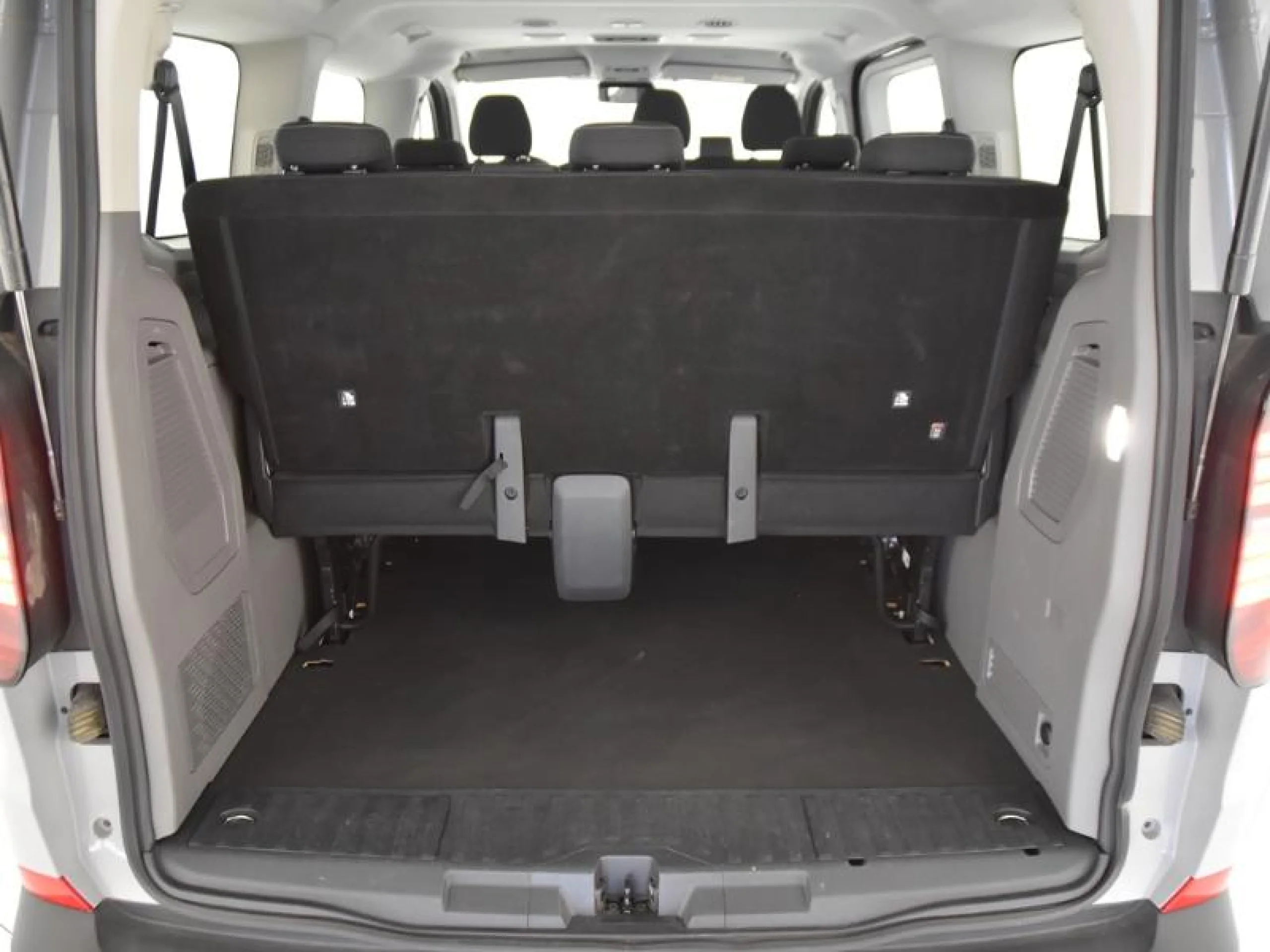 VOLKSWAGEN CARAVELLE CORTA 2.0 TDI 81 KW (110 CV) 6 VE - Foto 8