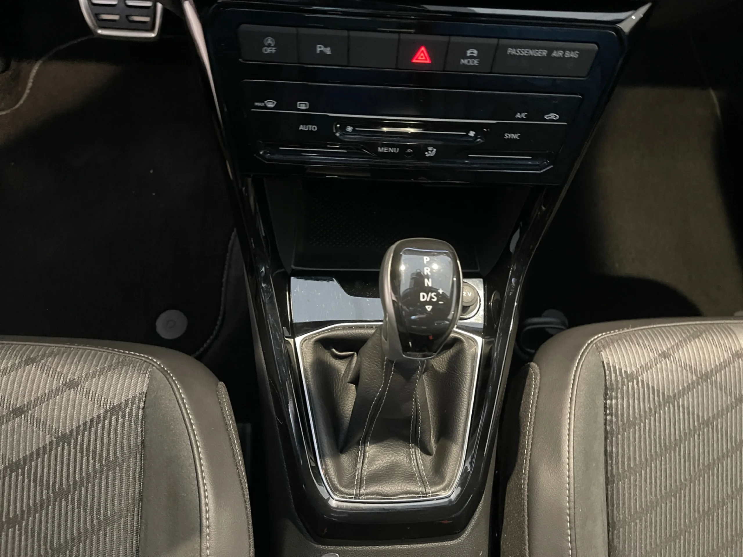 VOLKSWAGEN T CROSS R LINE 1.0 TSI 85KW (115CV) DSG - Foto 11