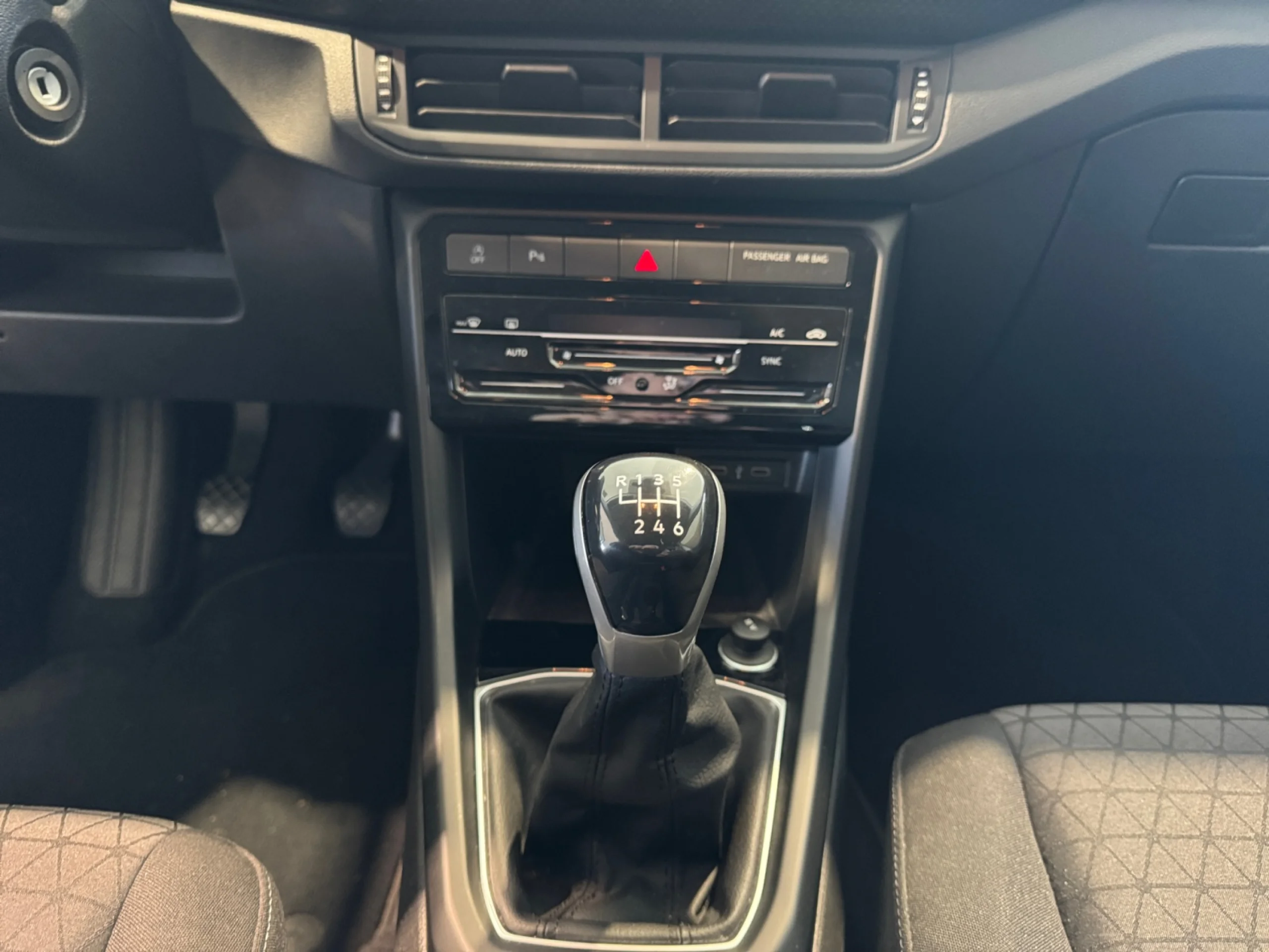 VOLKSWAGEN T CROSS ADVANCE 1.0 TSI 81KW (110CV) - Foto 14