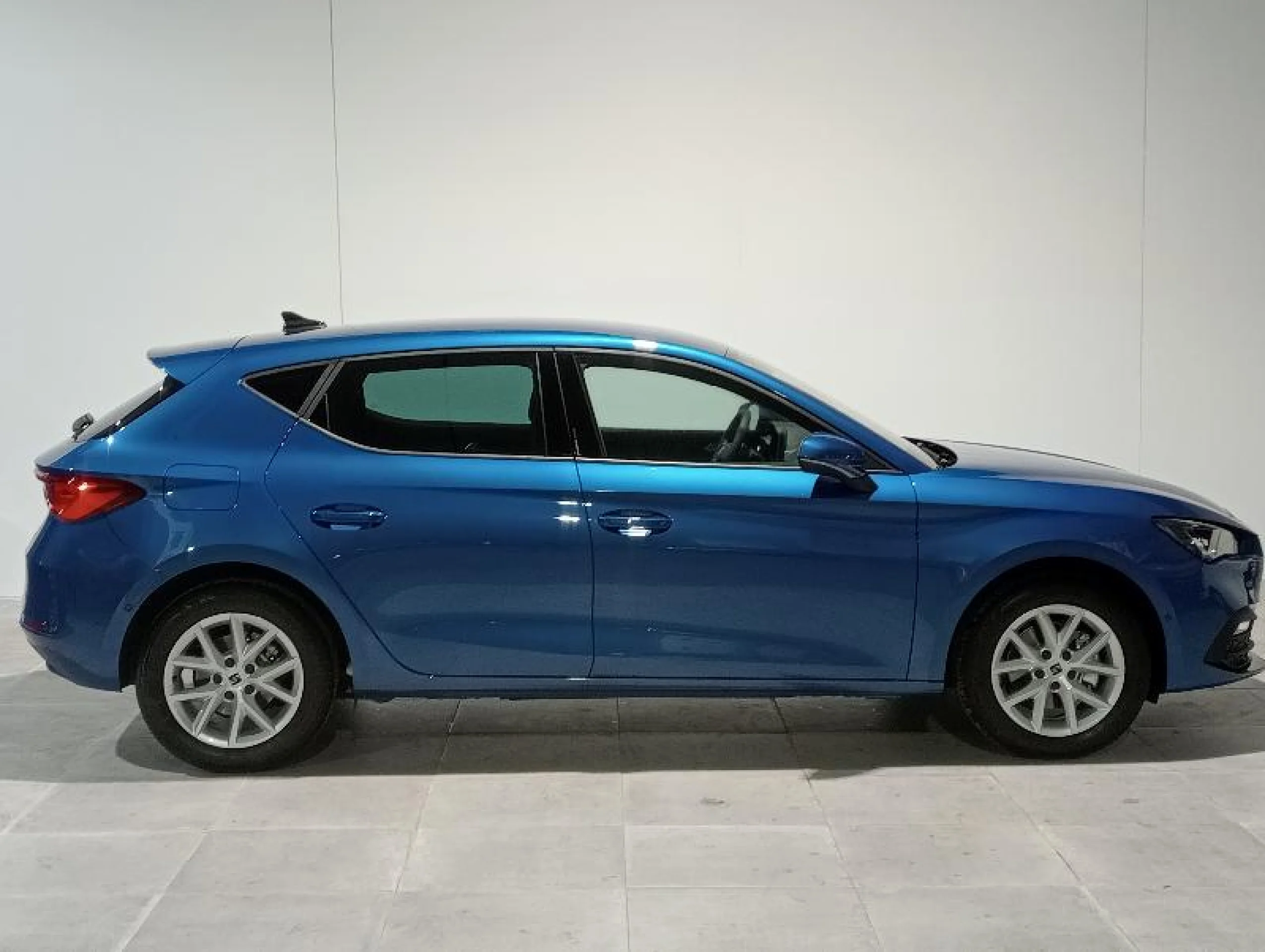 SEAT LEON 1.5 TSI 85KW S&S STYLE 25 ANIVERSARIO - Foto 3