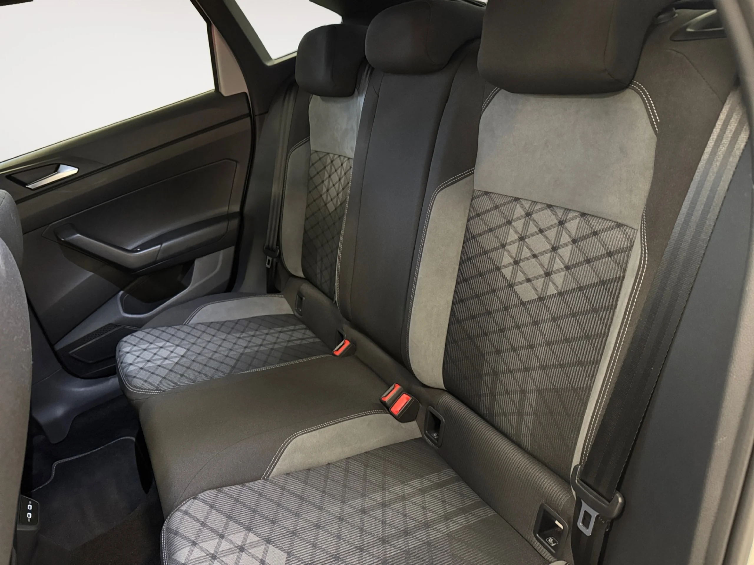 VOLKSWAGEN TAIGO R LINE 1.5 TSI 110KW (150CV) DSG - Foto 6