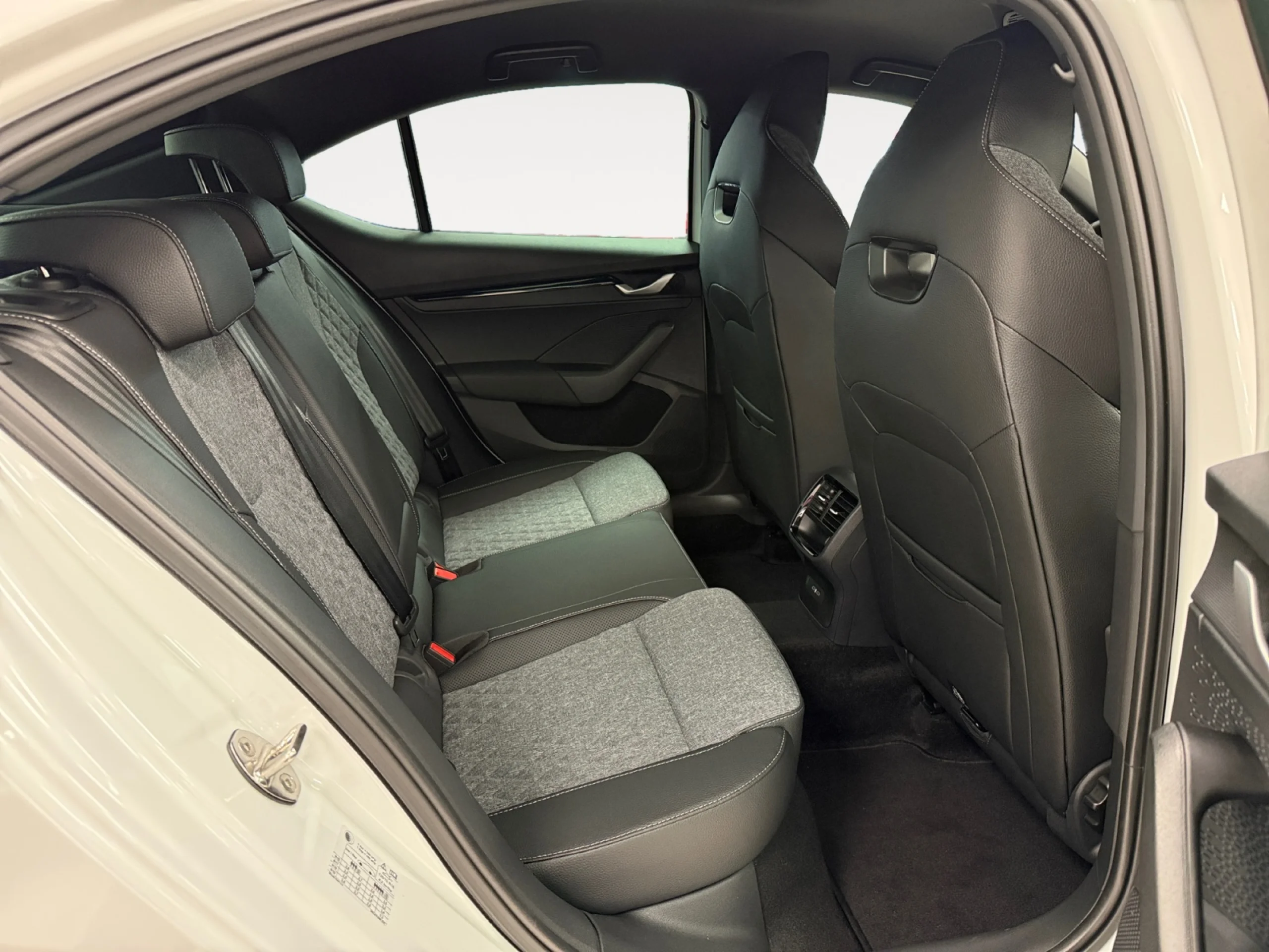 SKODA OCTAVIA 2.0 TDI 110KW (150 CV) DSG SPORTLINE - Foto 6