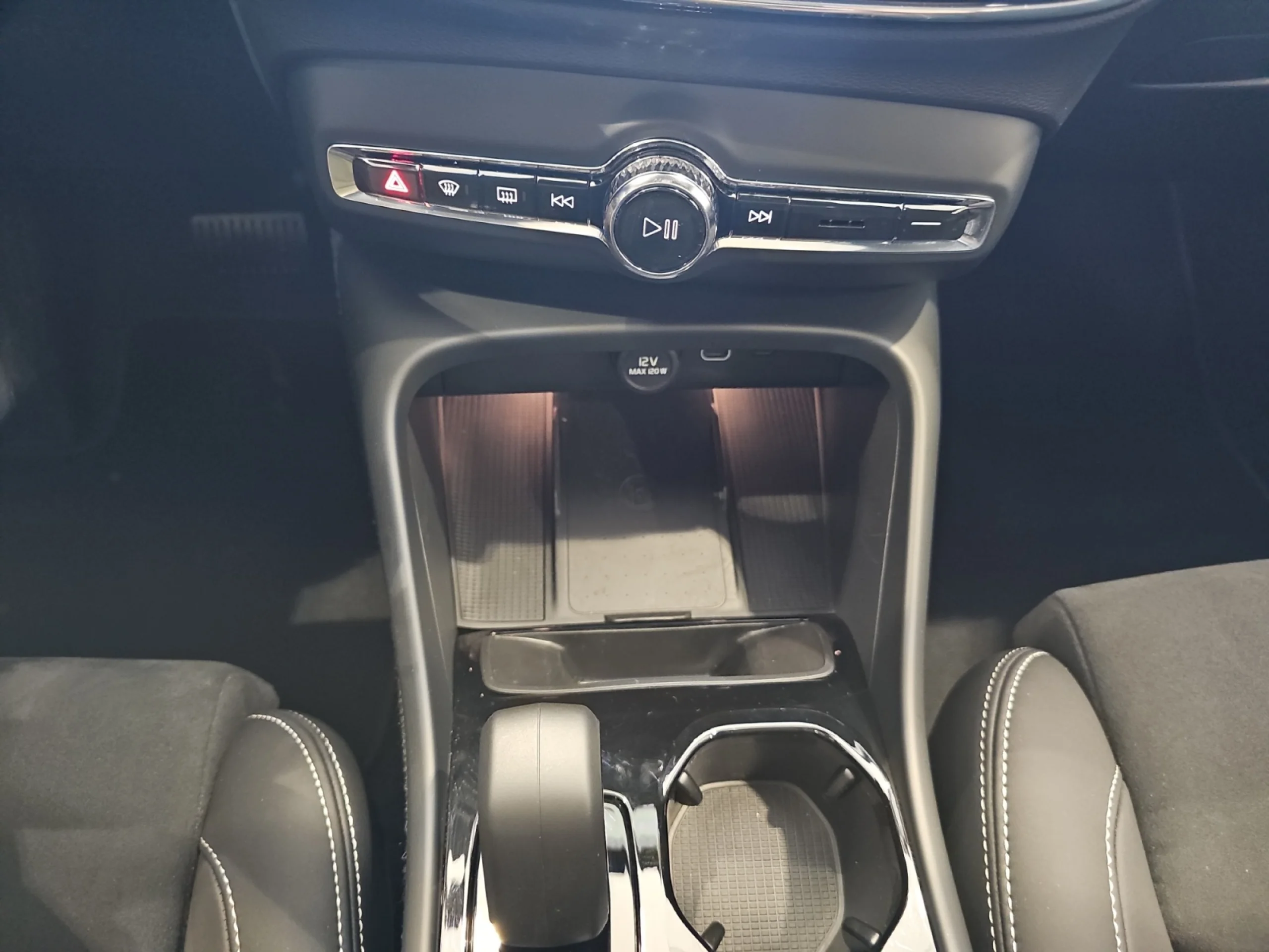 VOLVO XC40 2.0 B3 G PLUS DARK AUTO - Foto 11