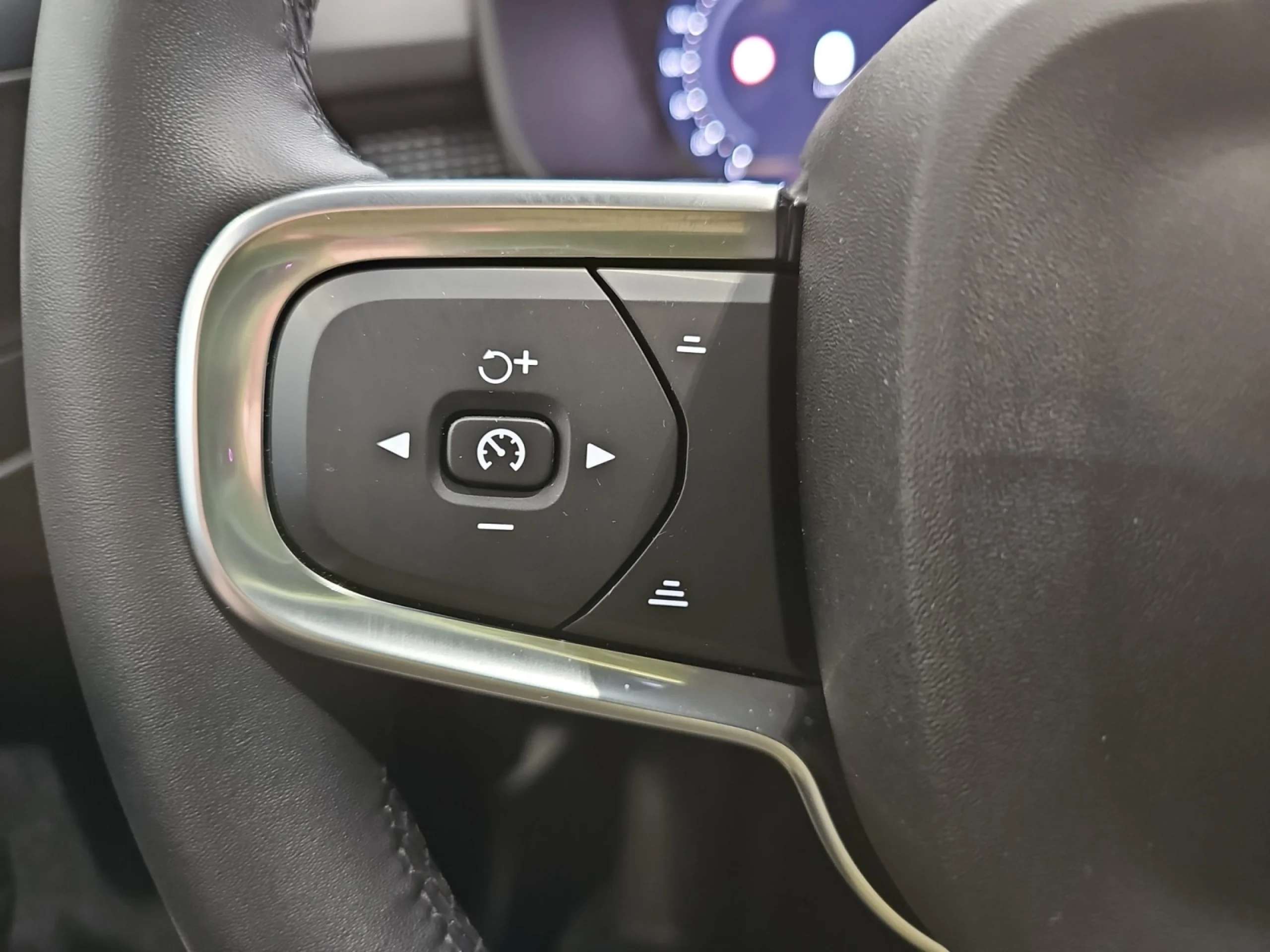 VOLVO XC40 2.0 B3 G PLUS DARK AUTO - Foto 12