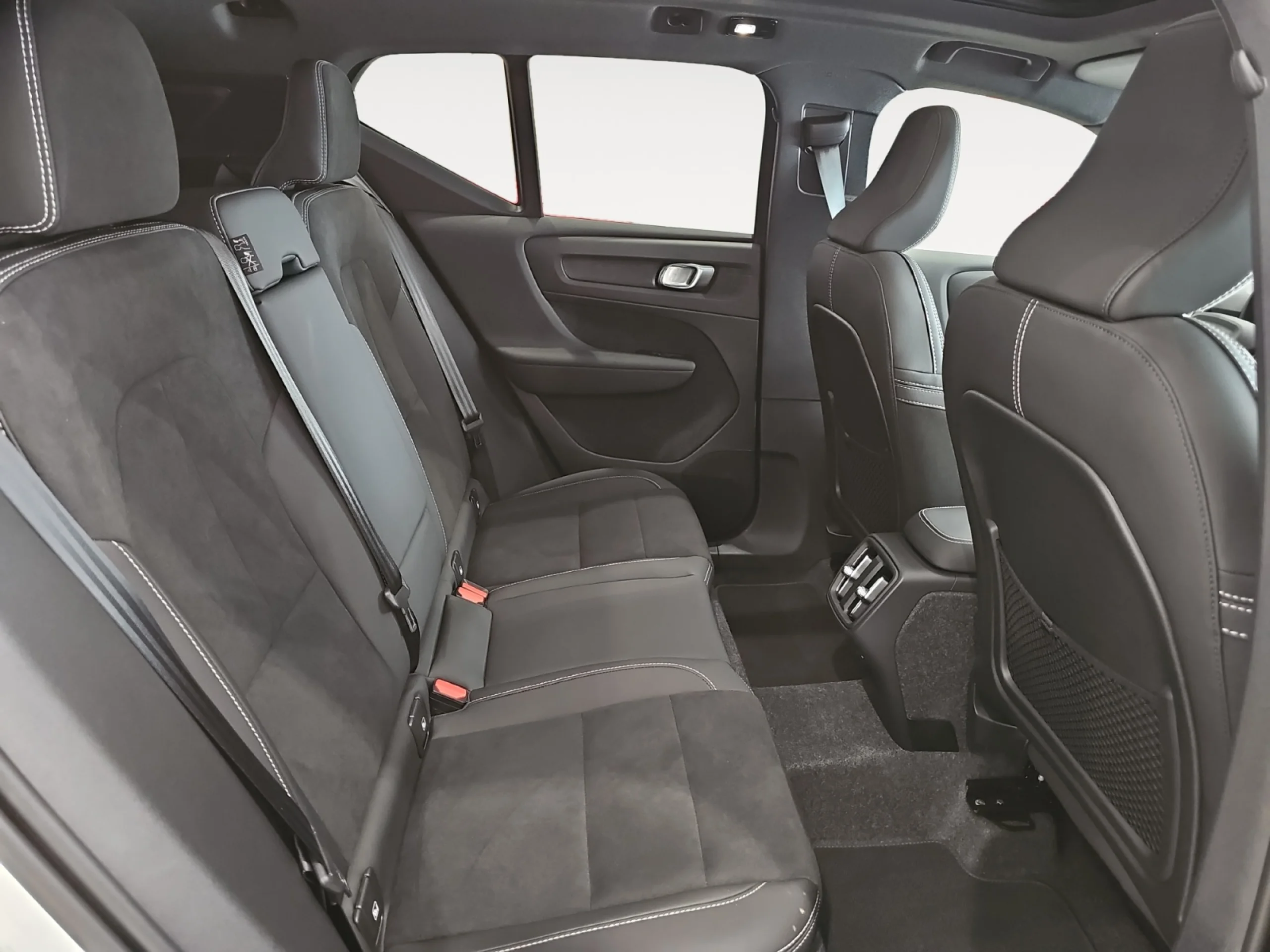 VOLVO XC40 2.0 B3 G PLUS DARK AUTO - Foto 6