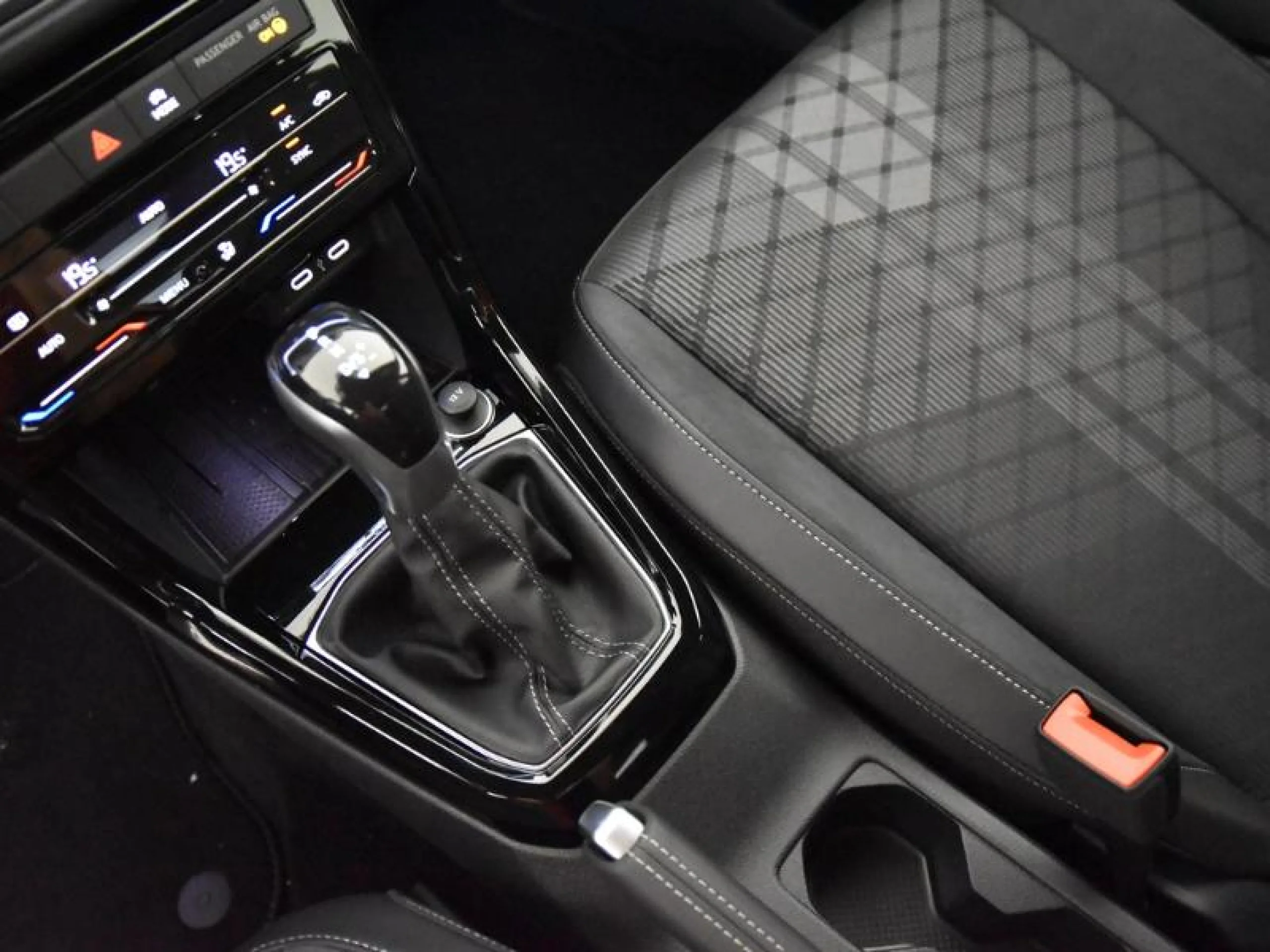 VOLKSWAGEN T CROSS T CROSS R LINE 1.0 TSI 85 KW (115 CV)  AUTOM TICO DSG 7 VEL. - Foto 10