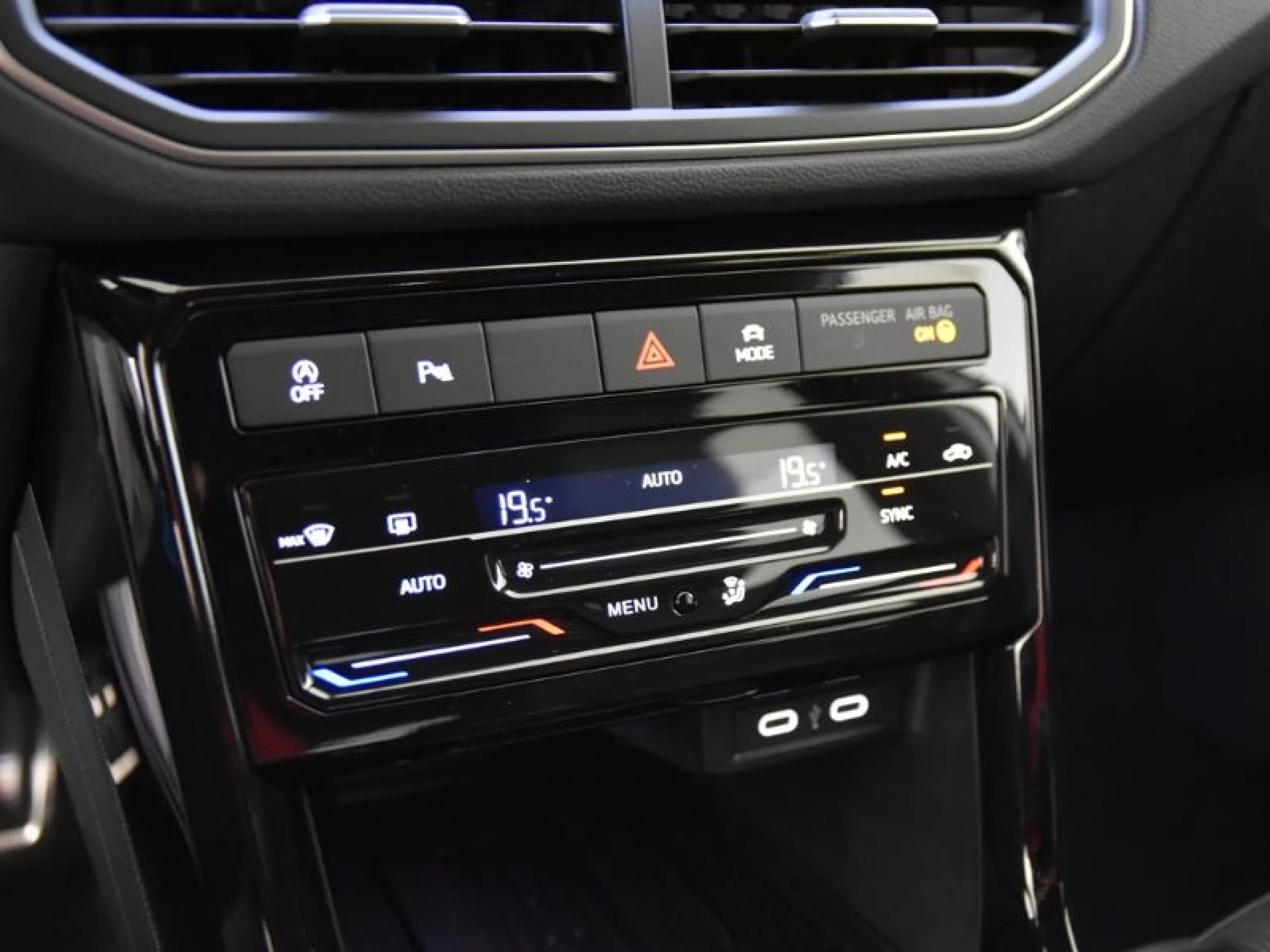 VOLKSWAGEN T CROSS T CROSS R LINE 1.0 TSI 85 KW (115 CV)  AUTOM TICO DSG 7 VEL. - Foto 11