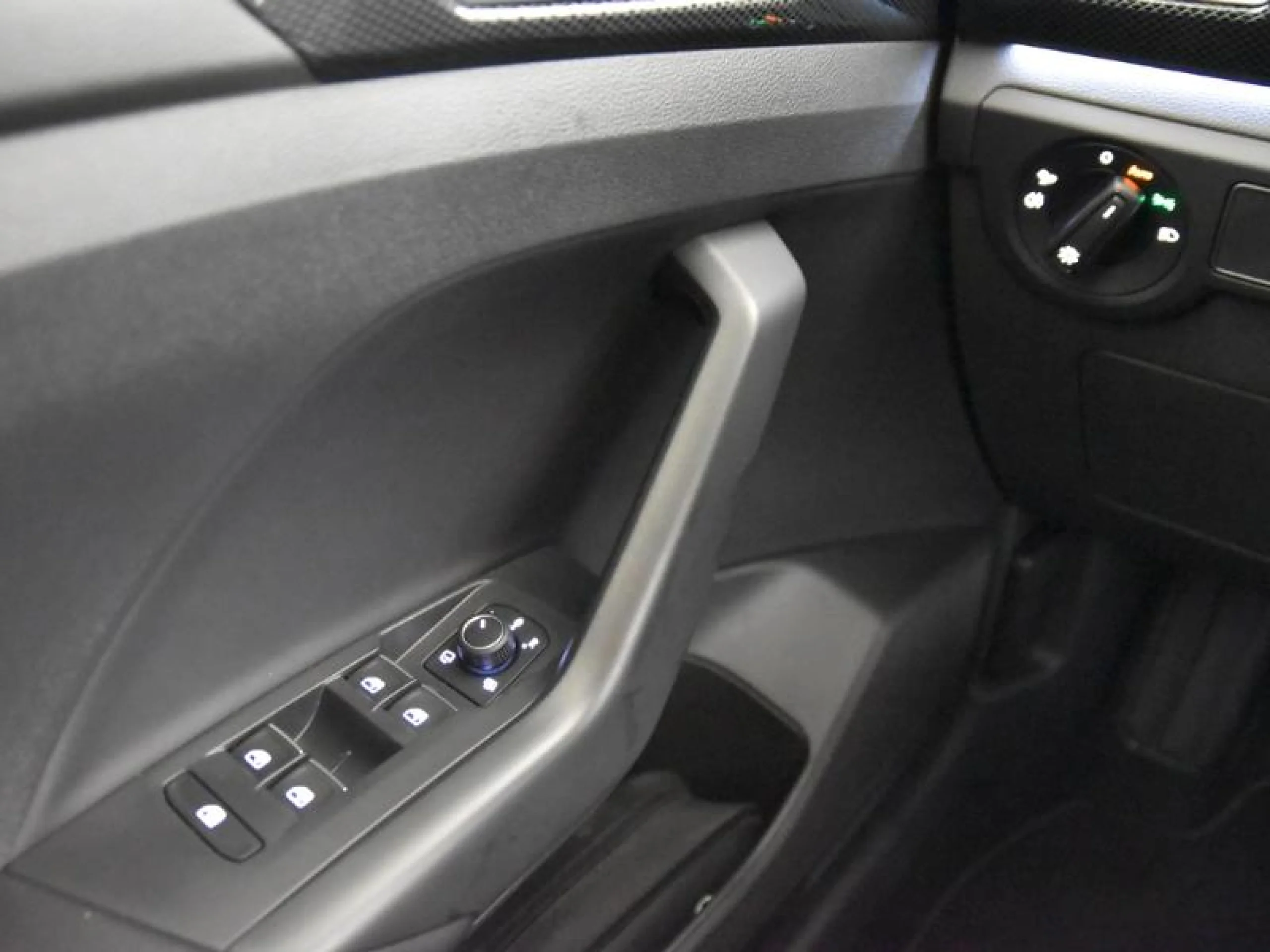 VOLKSWAGEN T CROSS T CROSS R LINE 1.0 TSI 85 KW (115 CV)  AUTOM TICO DSG 7 VEL. - Foto 15