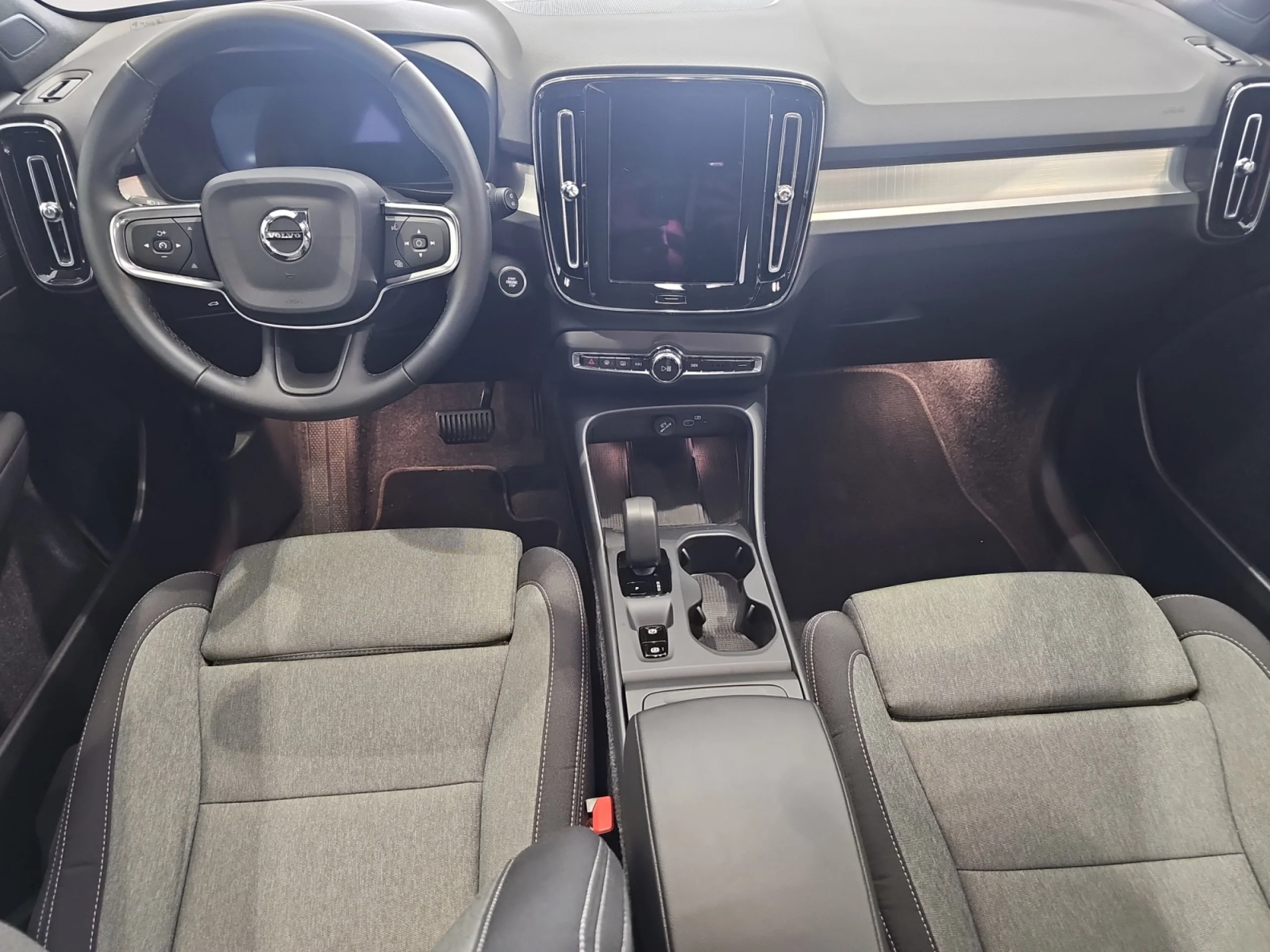 VOLVO XC40 2.0 B3 G CORE AUTO - Foto 4