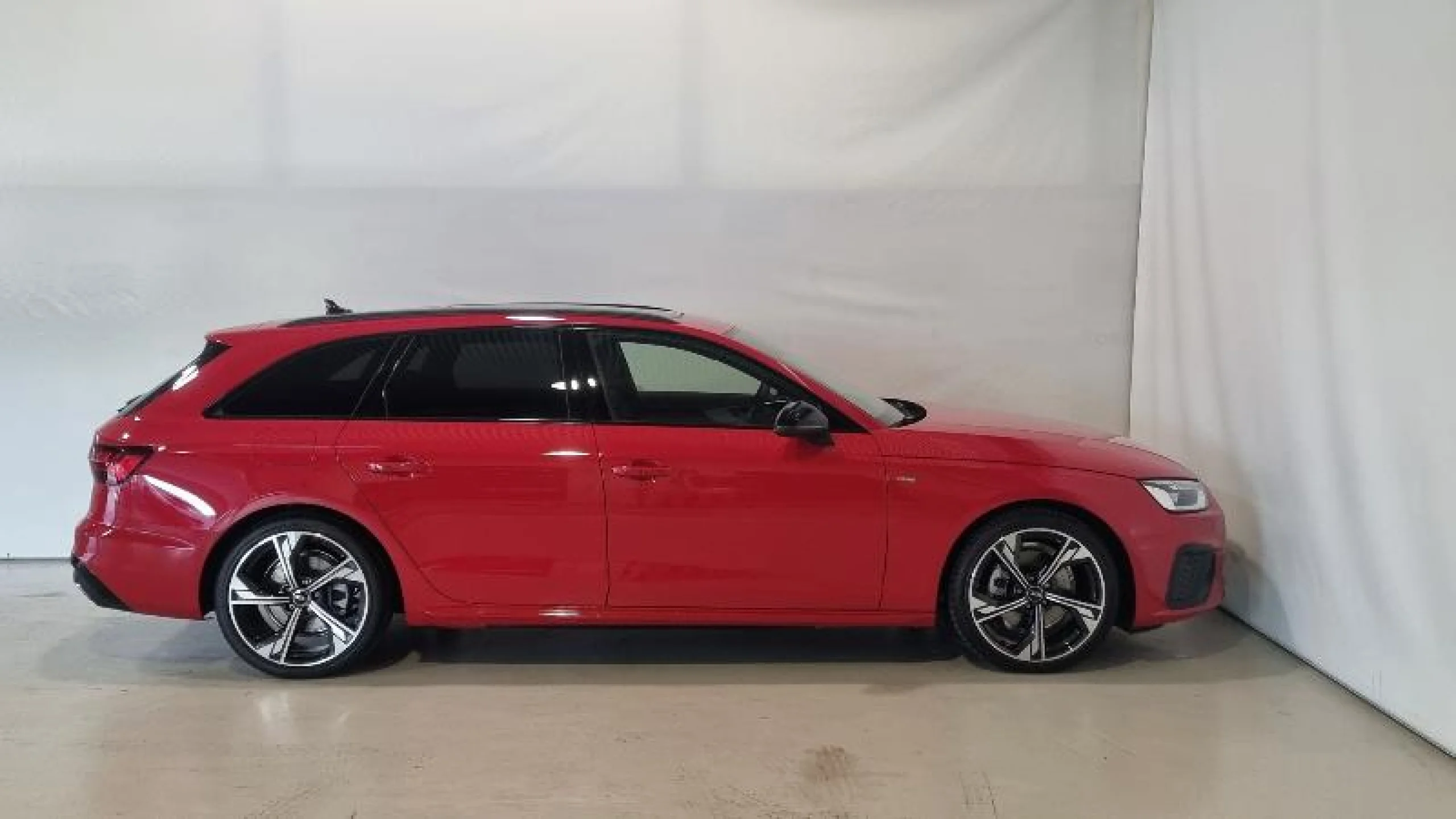 AUDI A4 AVANT BLACK LINE 35 TDI 120KW S TRONIC - Foto 3
