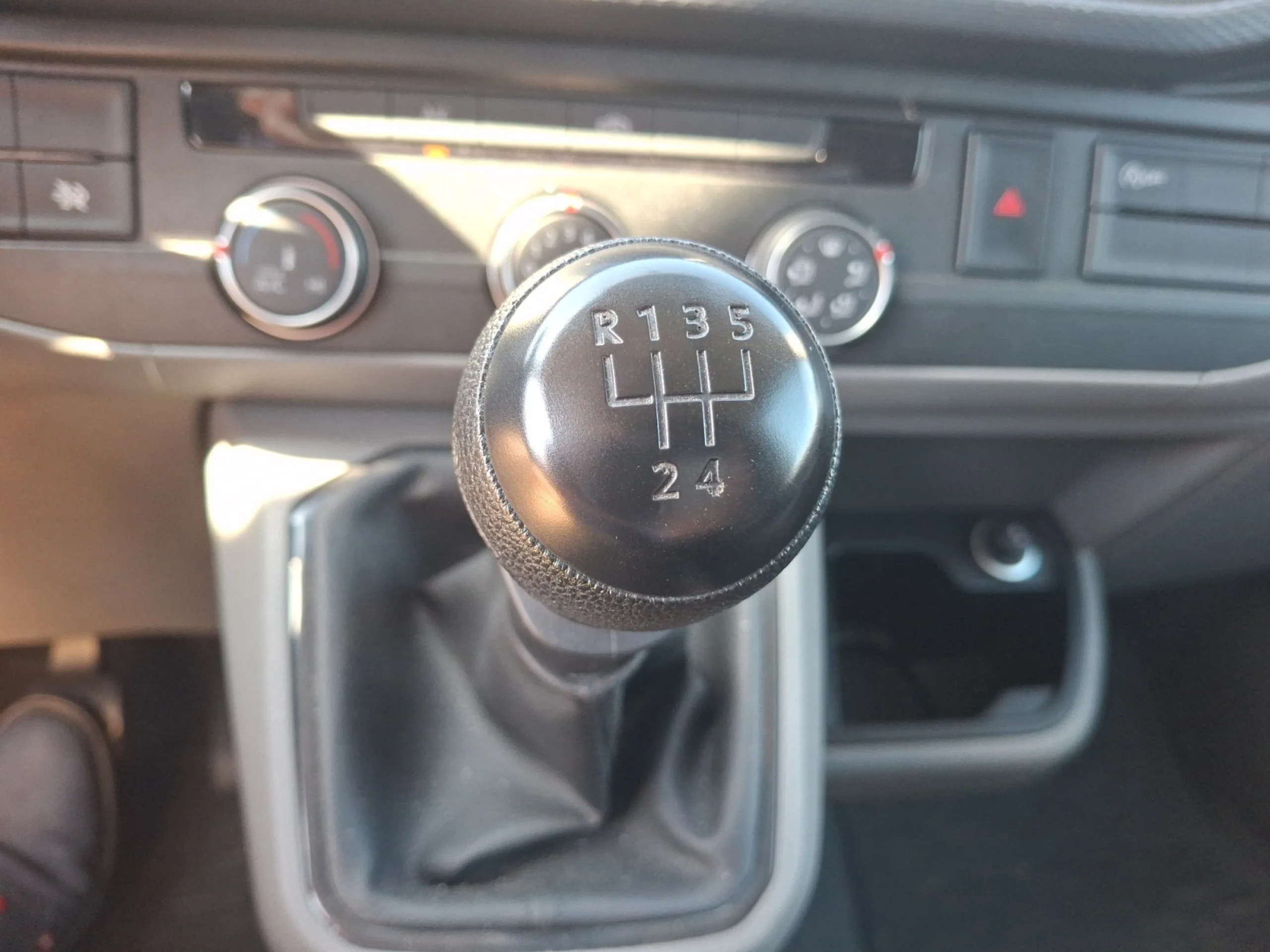 VW COMERCIALES Transporter TRANSPORTER 6.1  FURG N DEEP BLUE BATALLA CORTA 2.0 TDI 81 KW (110 CV) 5 VEL. 2.800 - Foto 14