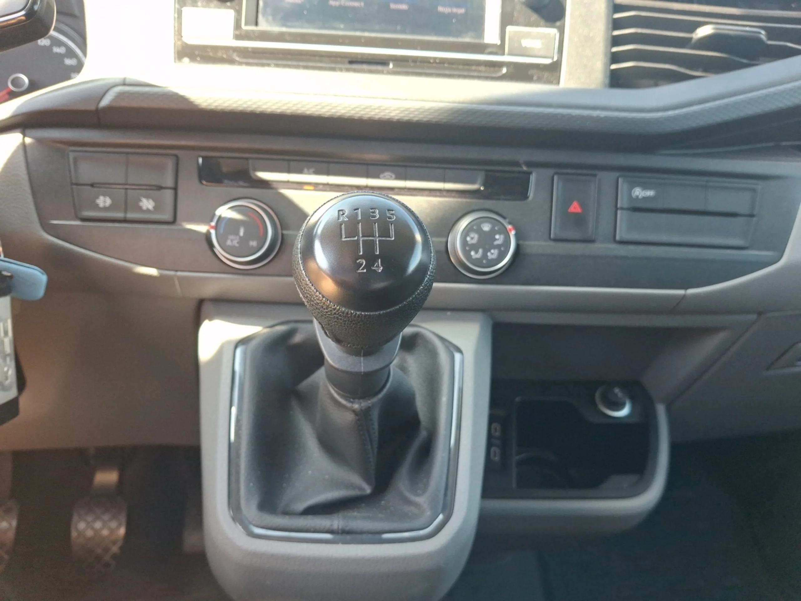 VW COMERCIALES Transporter TRANSPORTER 6.1  FURG N DEEP BLUE BATALLA CORTA 2.0 TDI 81 KW (110 CV) 5 VEL. 2.800 - Foto 17