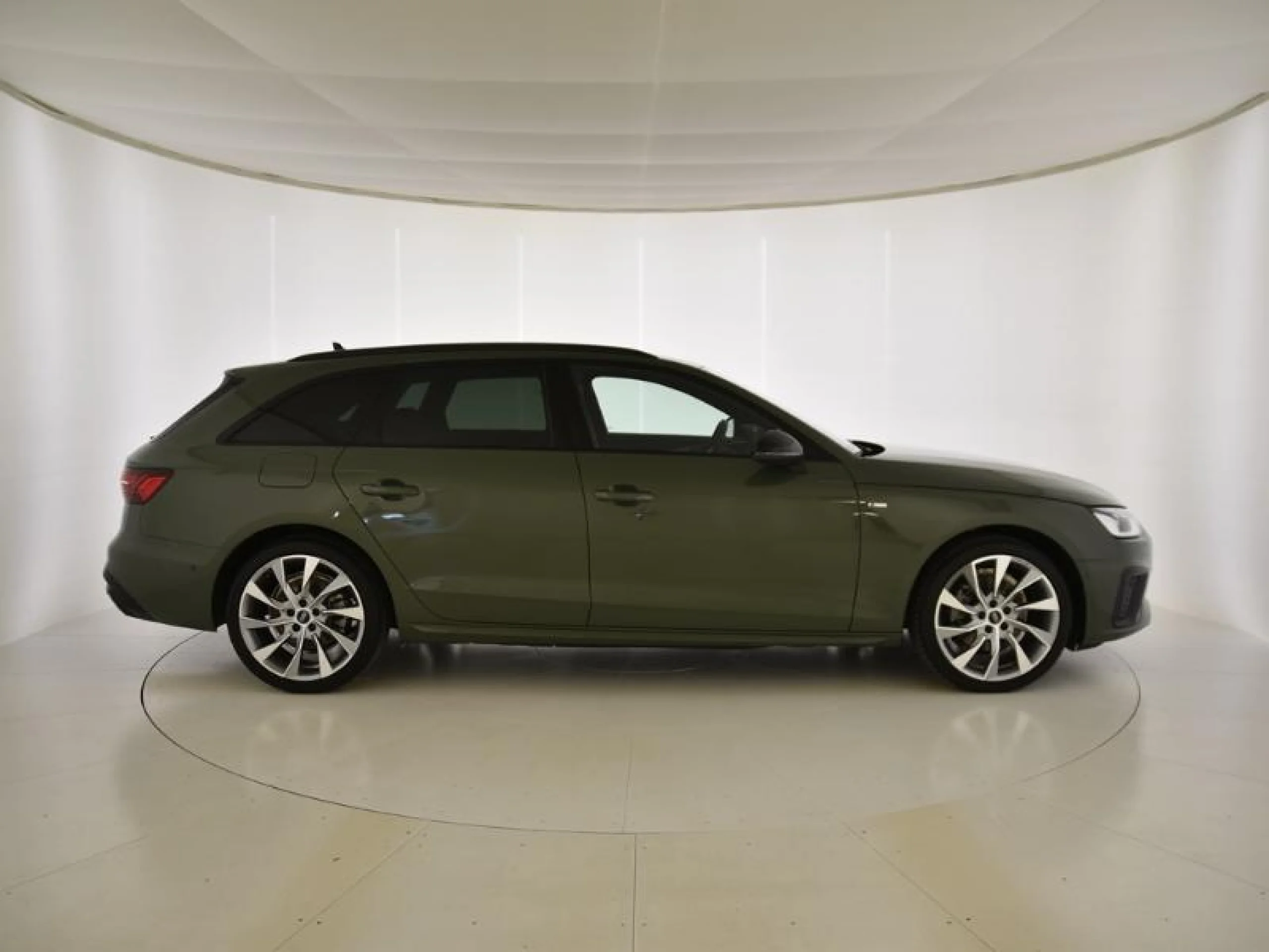 AUDI A4 AVANT BLACK LINE 35 TDI 120KW S TRONIC - Foto 3