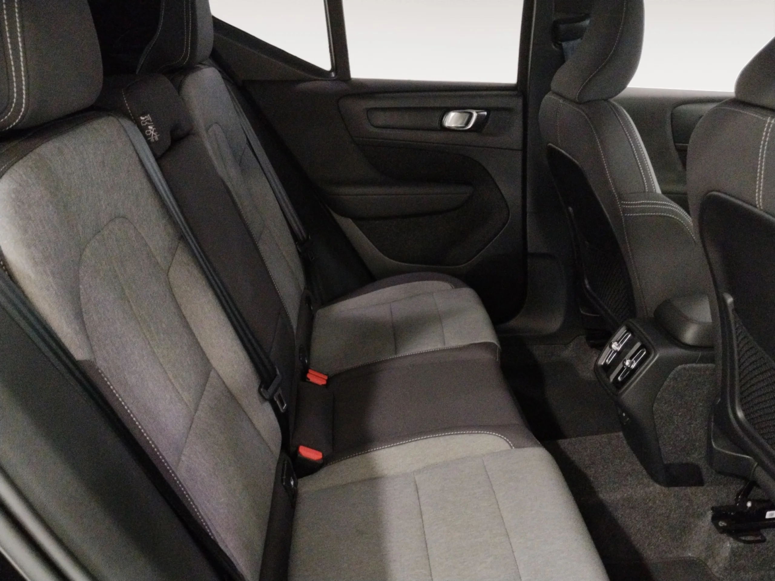 VOLVO XC40 2.0 B3 G BLACK EDITION+ AUTO - Foto 6