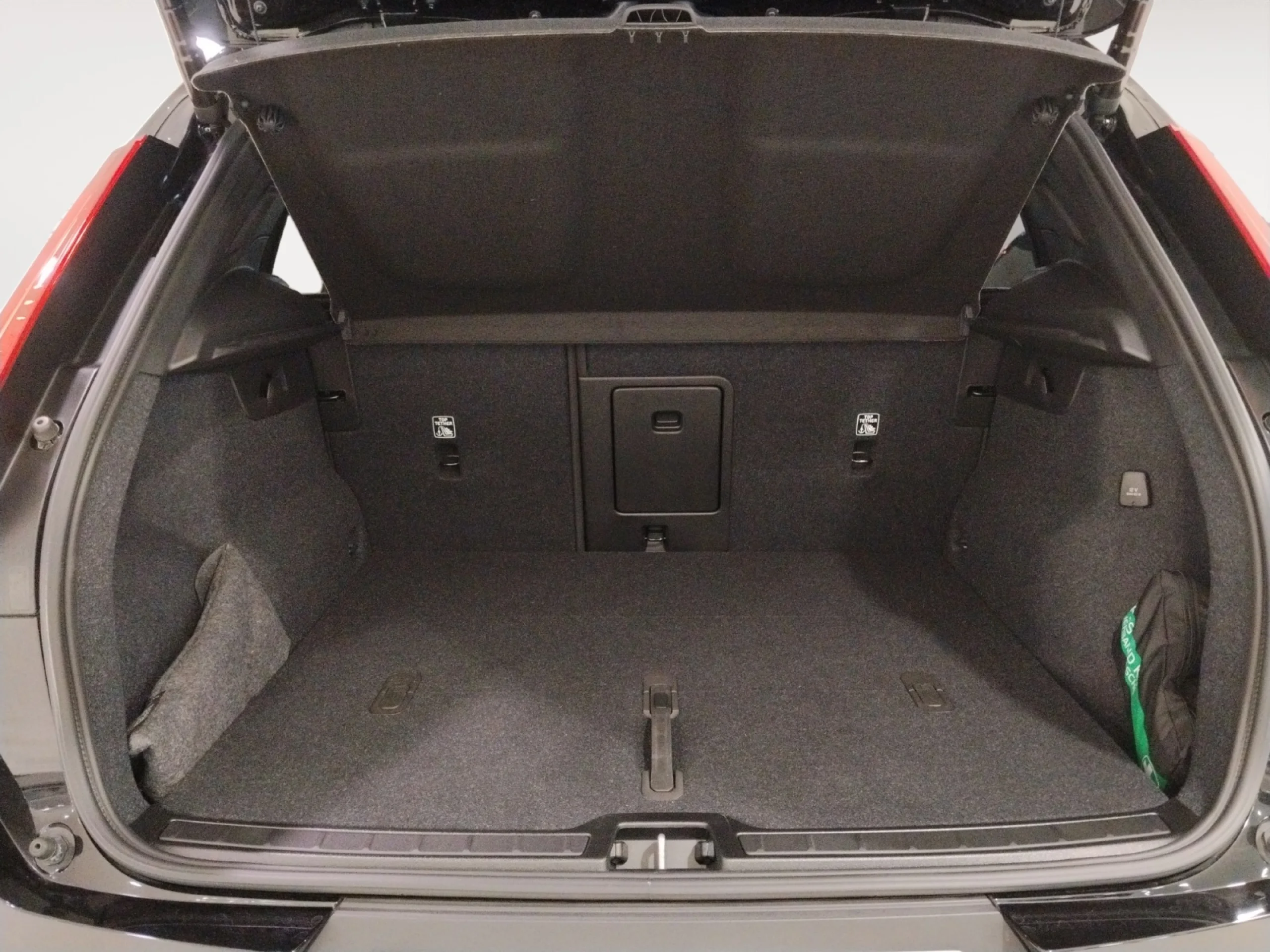 VOLVO XC40 2.0 B3 G BLACK EDITION+ AUTO - Foto 8