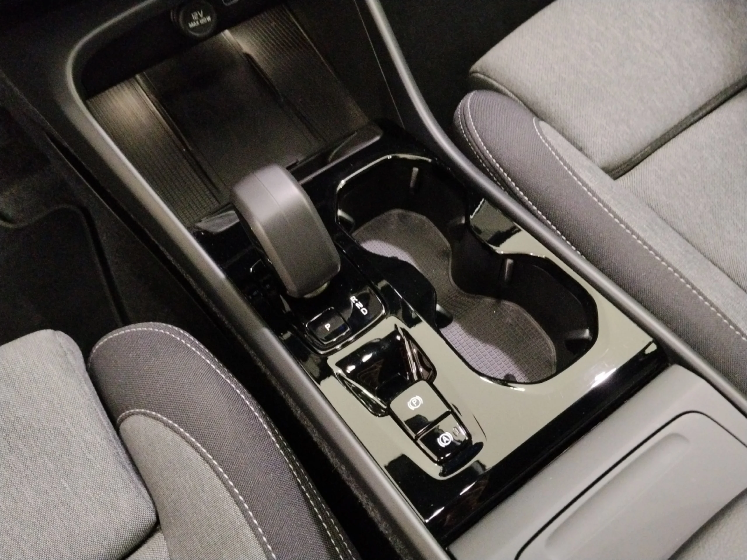 VOLVO XC40 2.0 B3 G BLACK EDITION+ AUTO - Foto 11