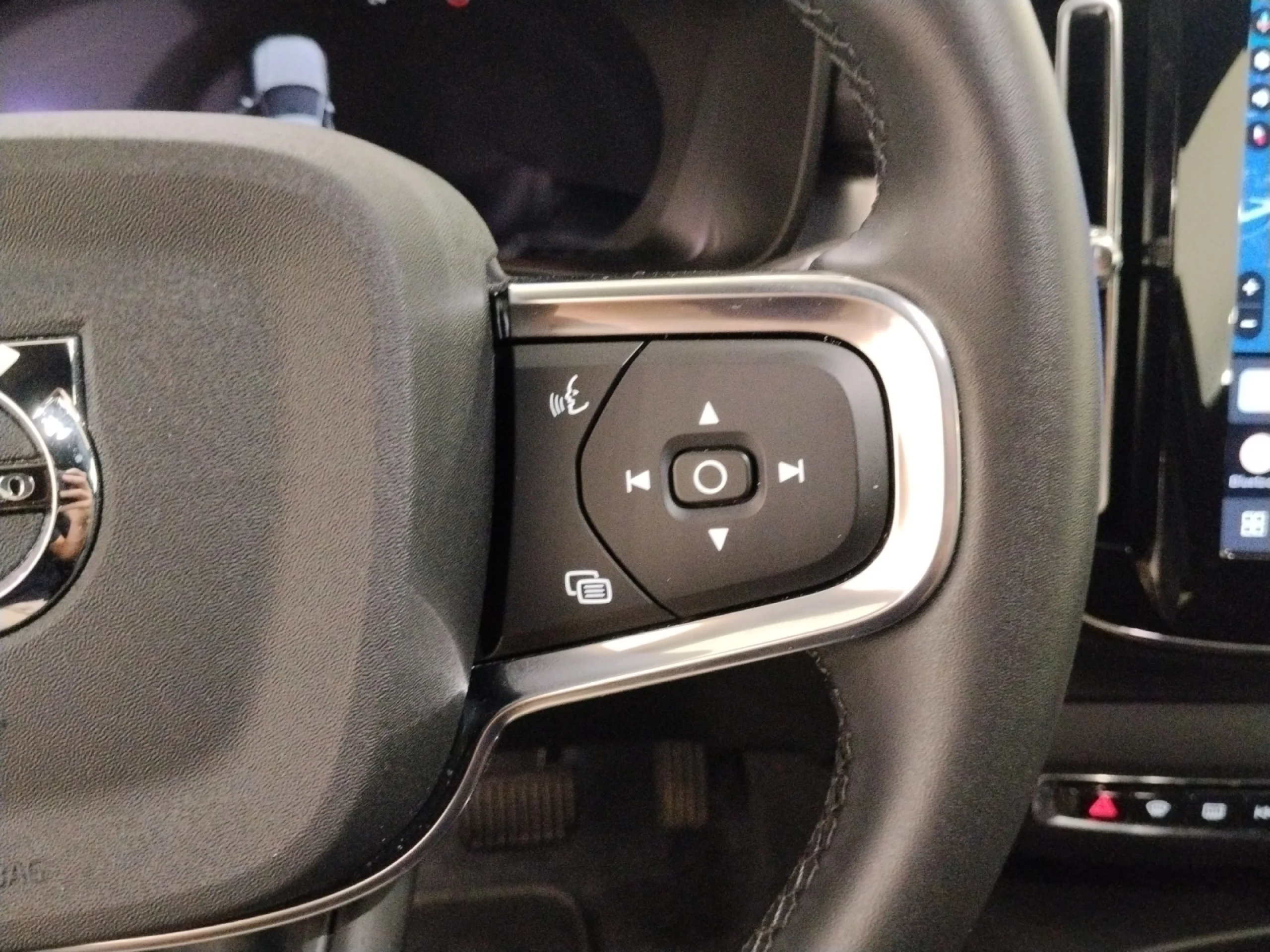 VOLVO XC40 2.0 B3 G BLACK EDITION+ AUTO - Foto 13