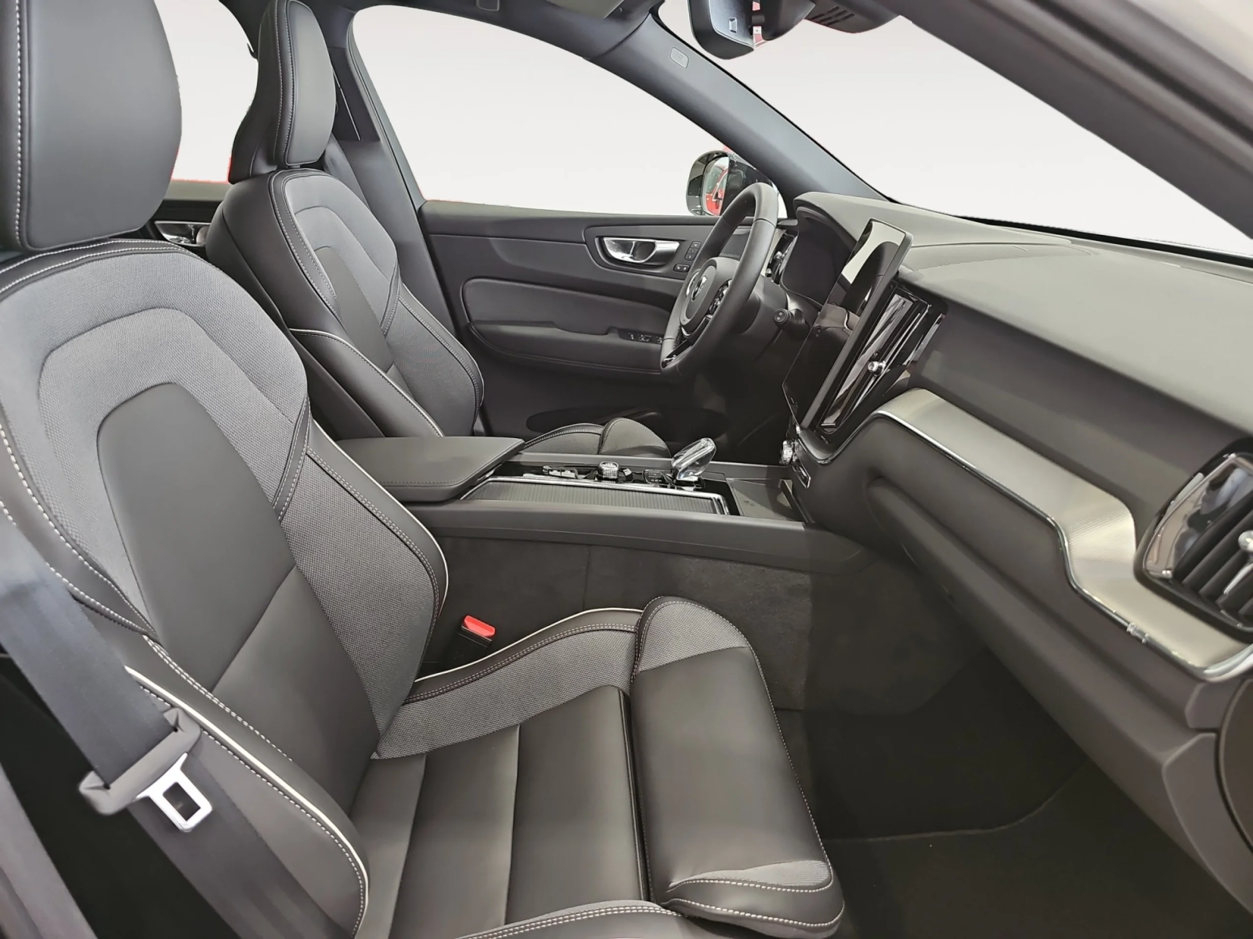 VOLVO XC60 2.0 B5 G MHEV BLACK ED PLUS DARK AT AWD - Foto 5