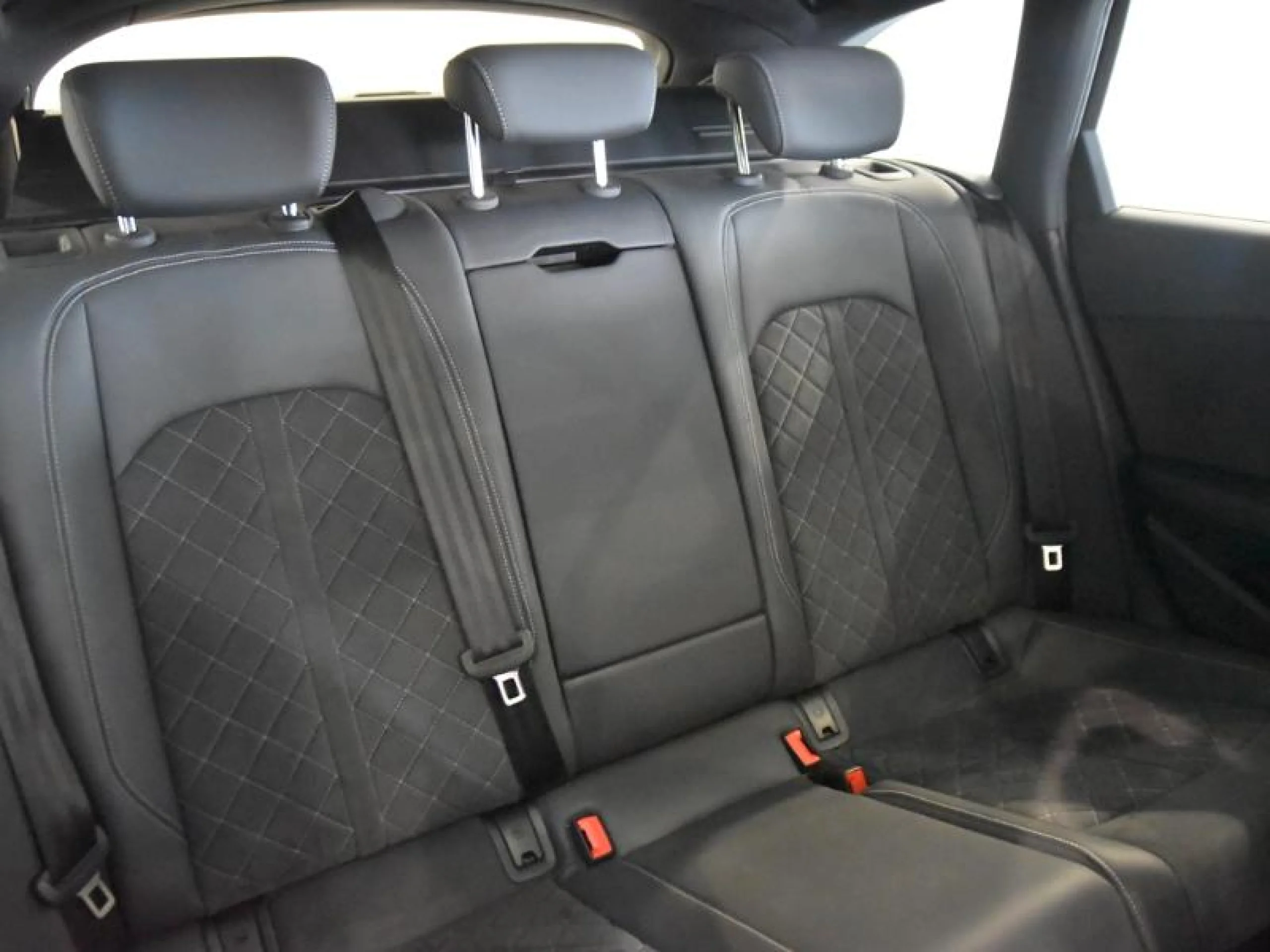 AUDI A4 AVANT BLACK LINE 35 TFSI 110KW S TRONIC - Foto 5