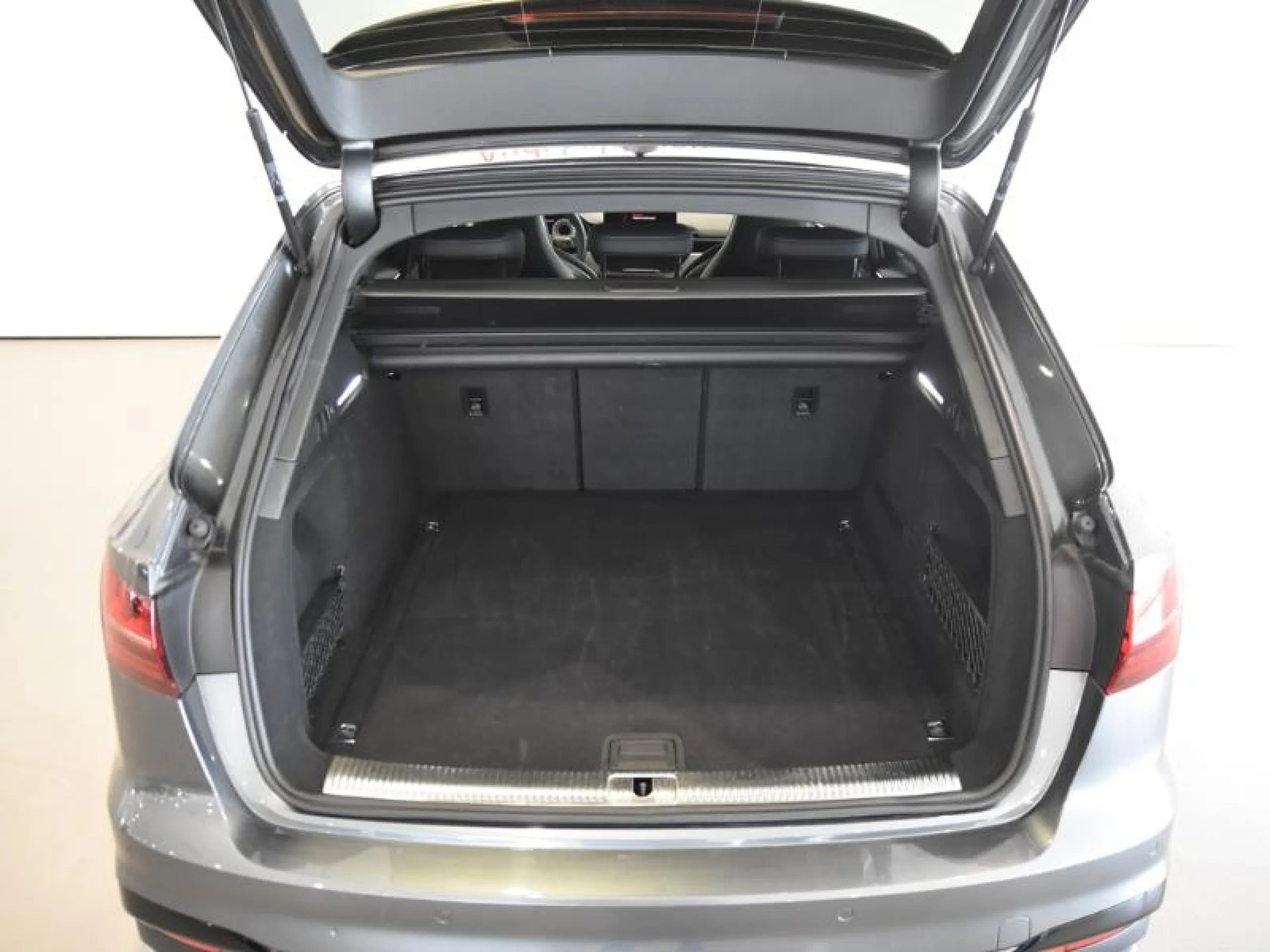 AUDI A4 AVANT BLACK LINE 35 TFSI 110KW S TRONIC - Foto 7