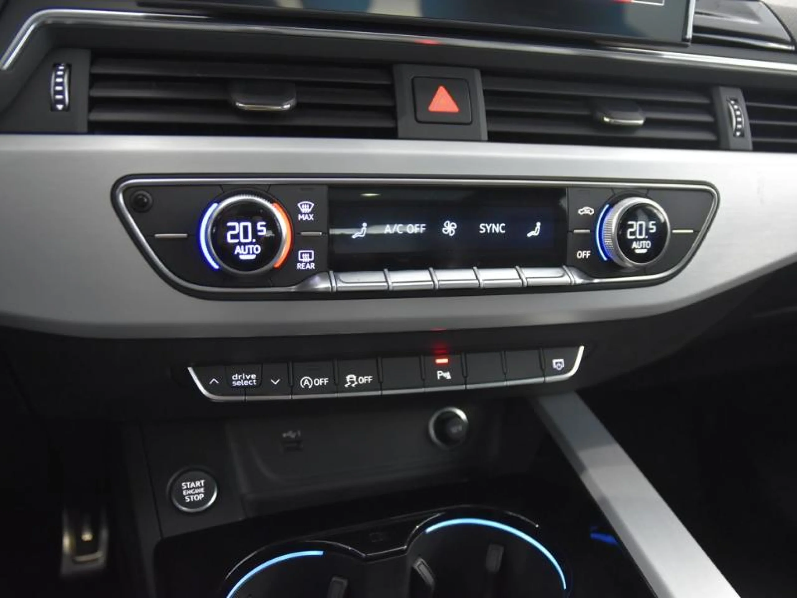 AUDI A4 AVANT BLACK LINE 35 TFSI 110KW S TRONIC - Foto 14