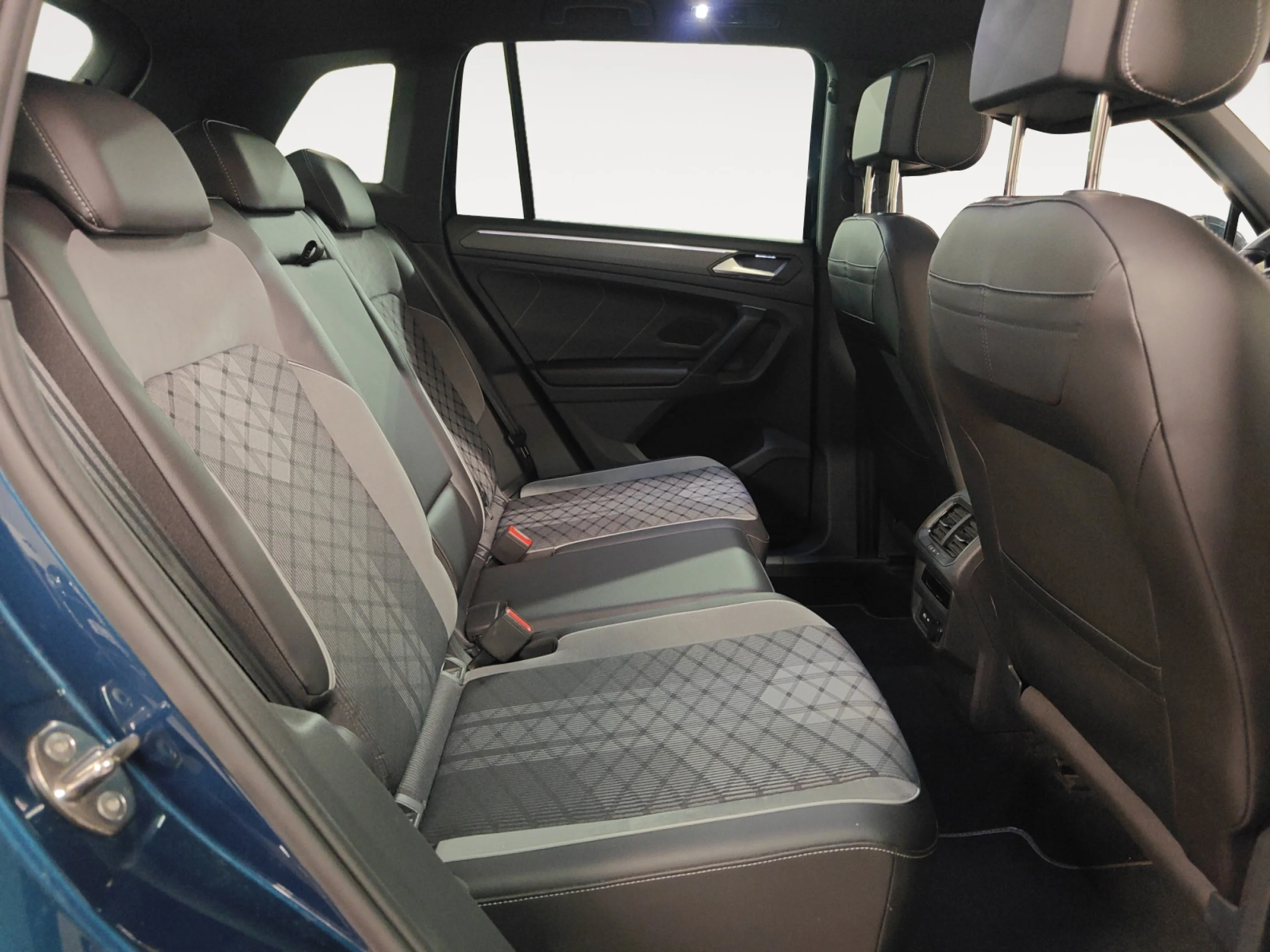 VOLKSWAGEN TIGUAN R LINE 2.0 TDI 110KW (150CV) DSG 4MOTION - Foto 6