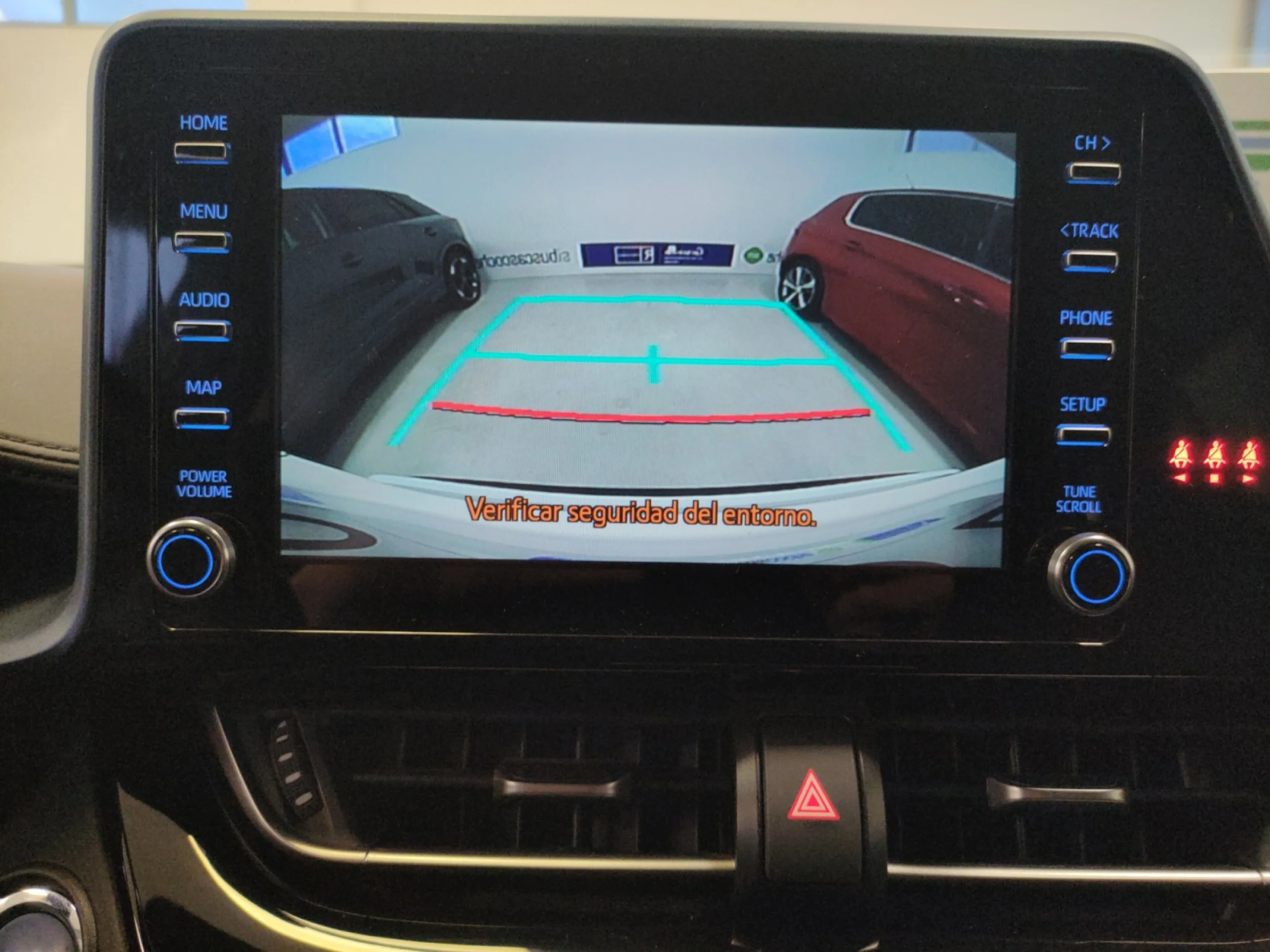 TOYOTA C HR 2.0 180H ADVANCE - Foto 12