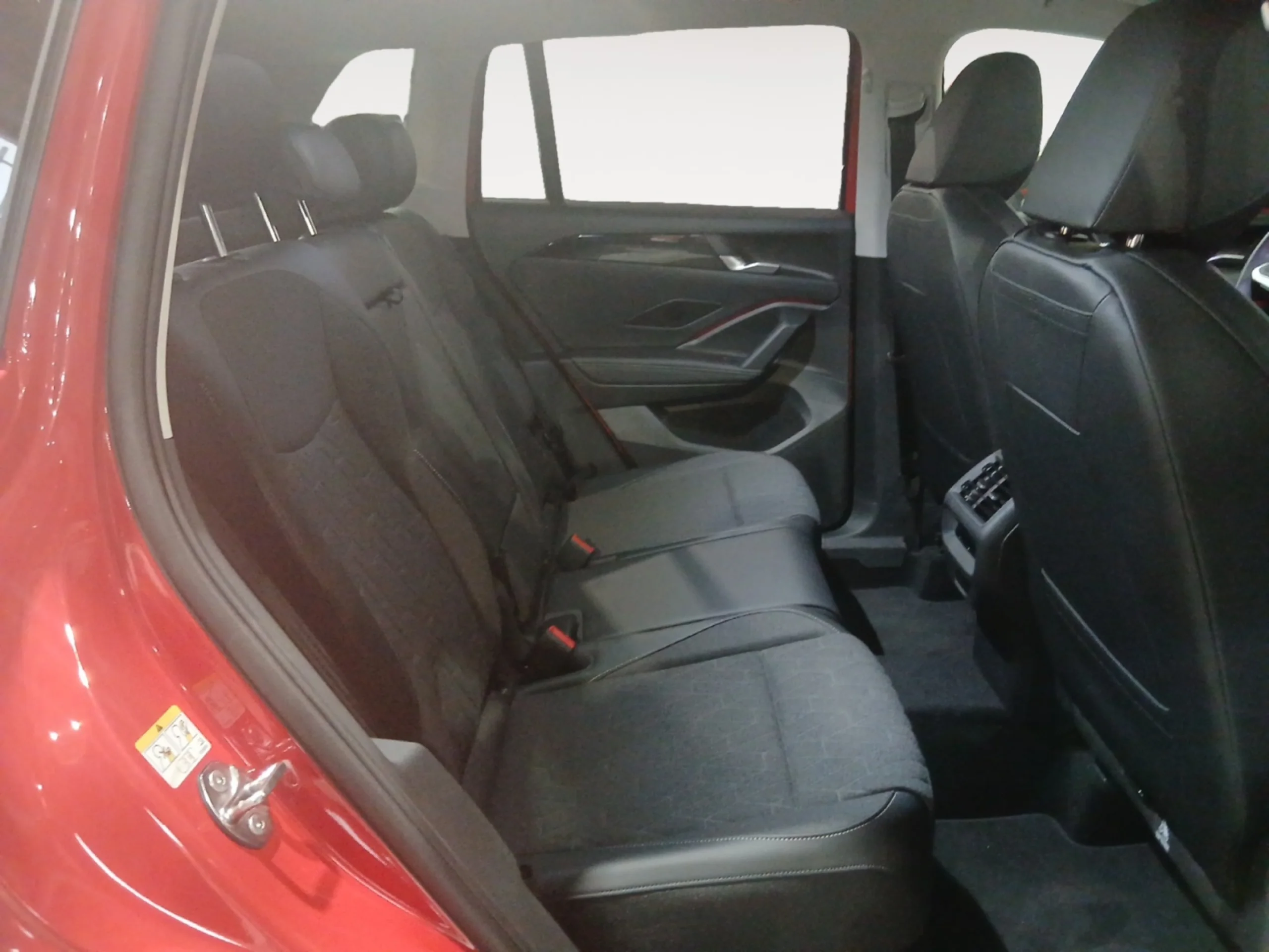 VOLKSWAGEN TIGUAN TIGUAN MÁS 1.5 TSI EHYBRID 110 KW (150 CV) / 85 KW (115 CV)  AUTOMÁTICO DSG 6 VEL. - Foto 6