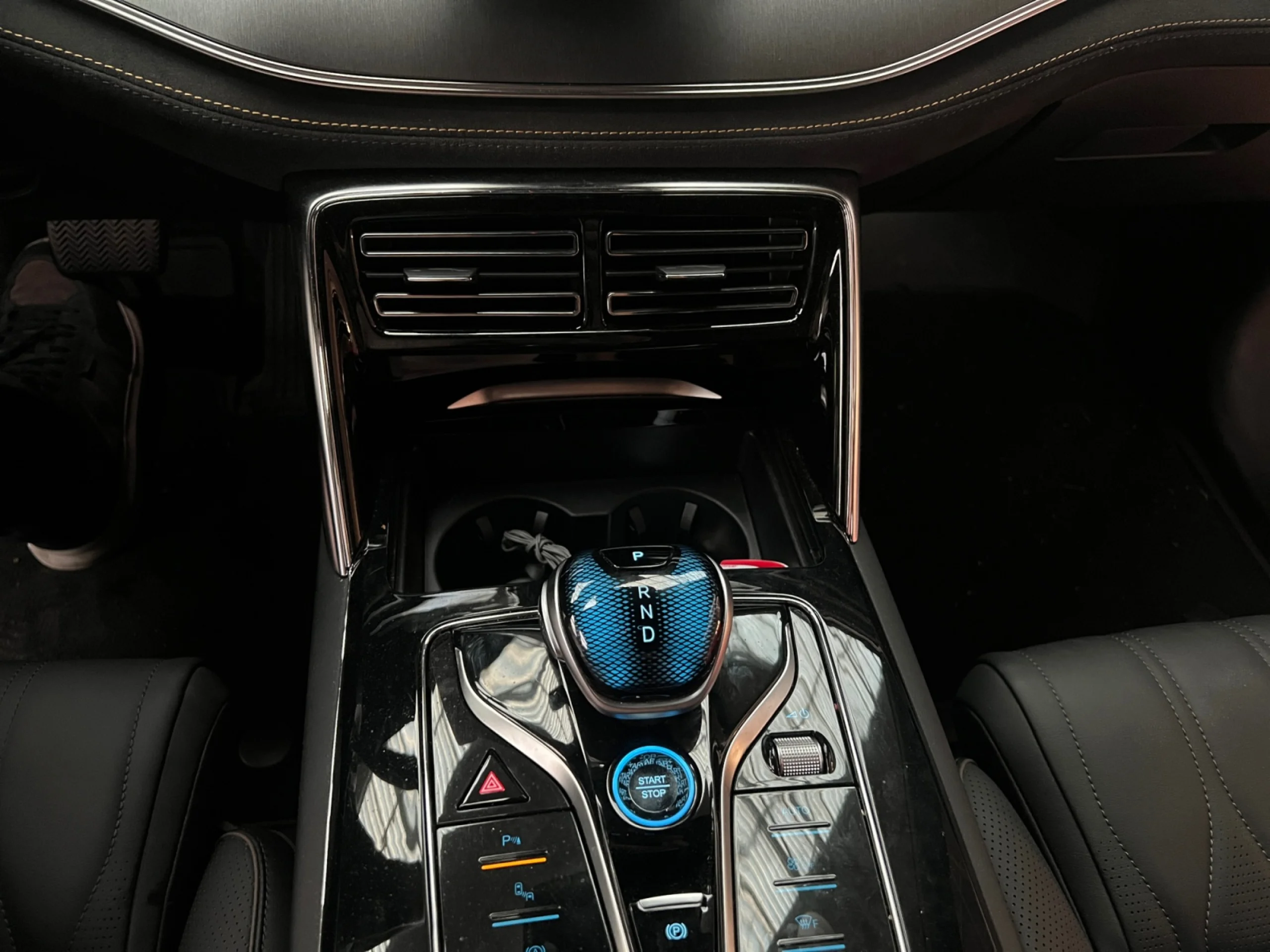 BYD TANG FLAGSHIP - Foto 11