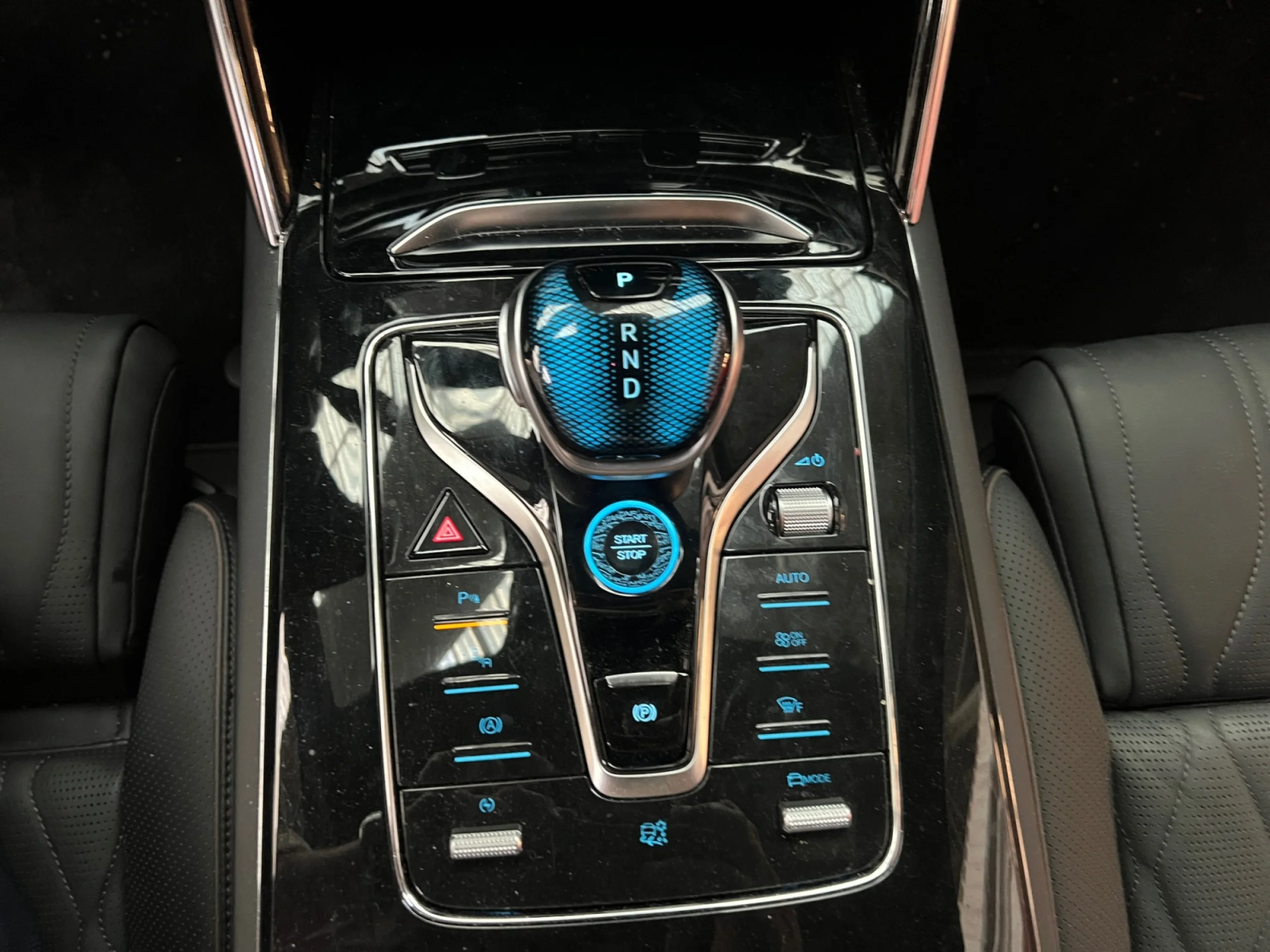 BYD TANG FLAGSHIP - Foto 15