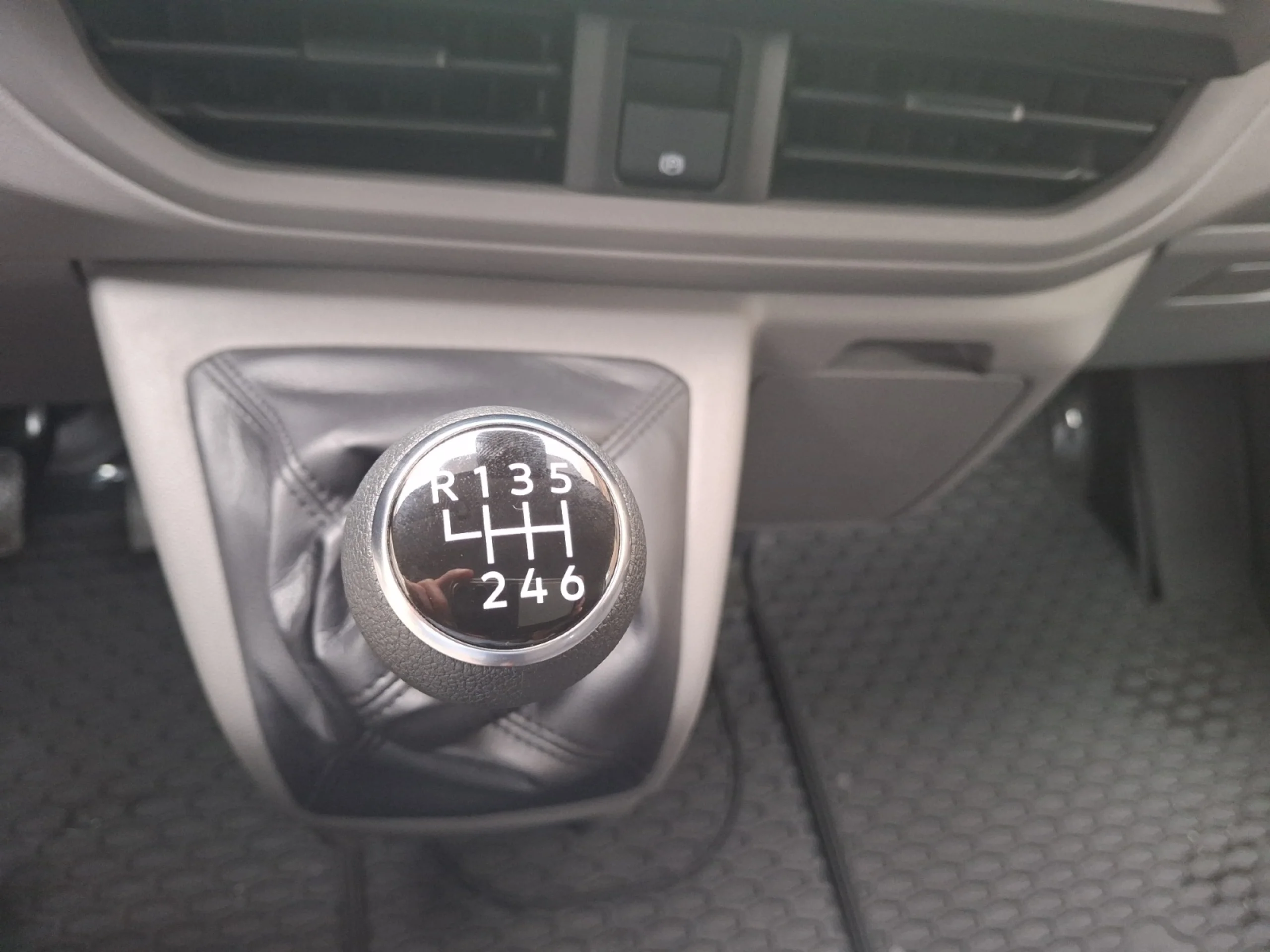 VW COMERCIALES Transporter TRANSPORTER   FURGÓN  BATALLA CORTA  2.0 TDI 81 KW (110 CV) 6 VEL. - Foto 13