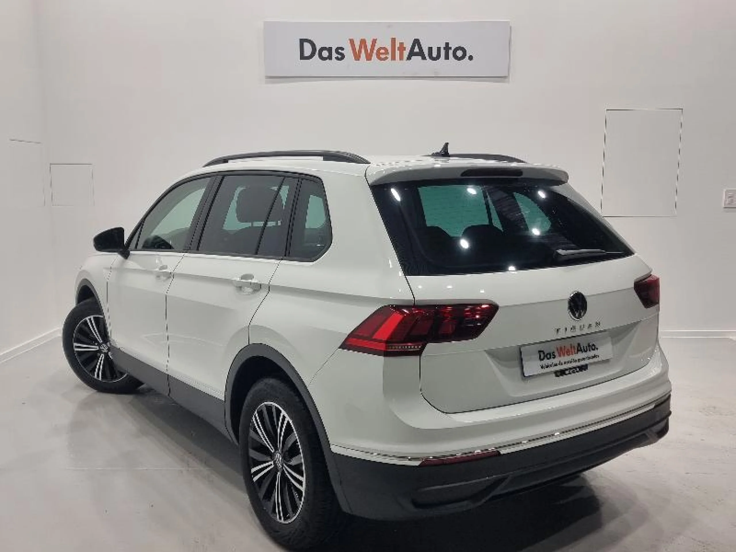 VOLKSWAGEN TIGUAN LIFE 2.0 TDI 90KW (122CV) - Foto 2