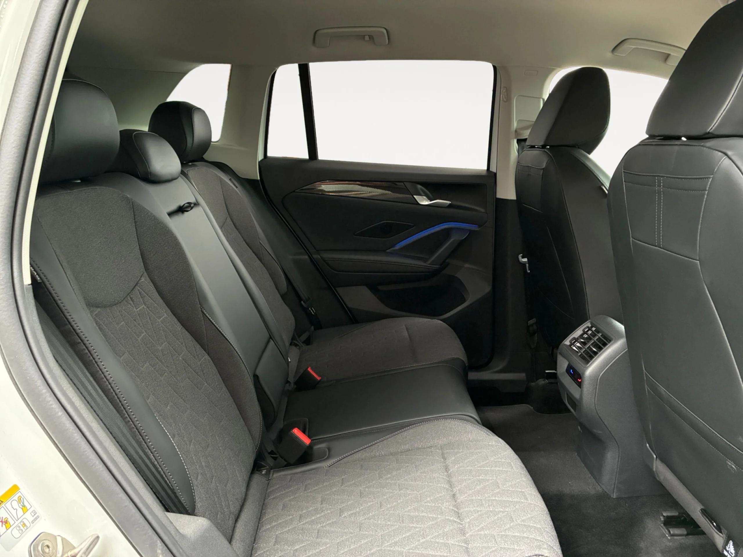 VOLKSWAGEN TIGUAN ··MÁS·· 1.5 TSI EHYBRID 150KW (204CV) DSG - Foto 6