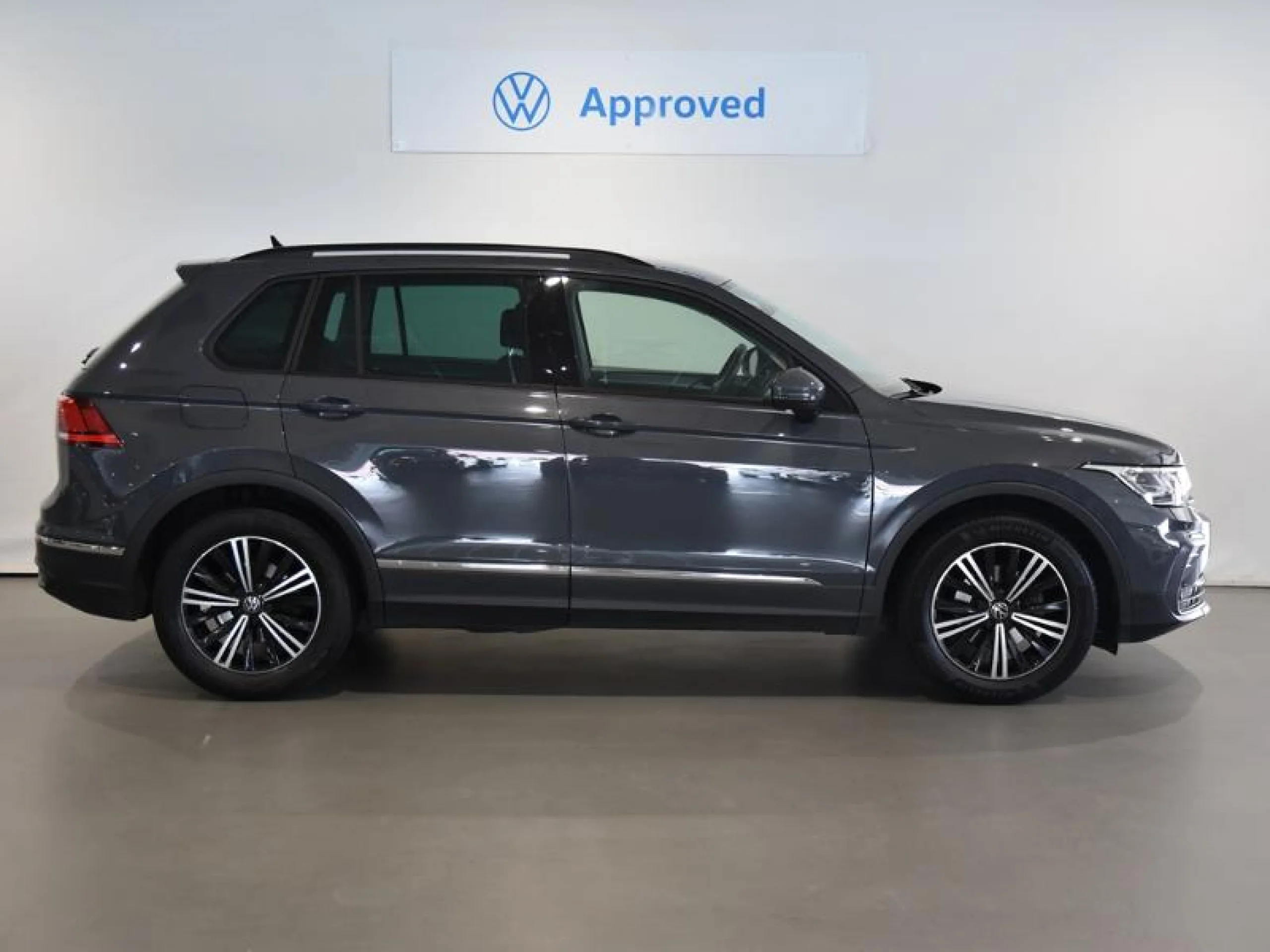 VOLKSWAGEN TIGUAN LIFE 2.0 TDI 90KW (122CV) - Foto 3