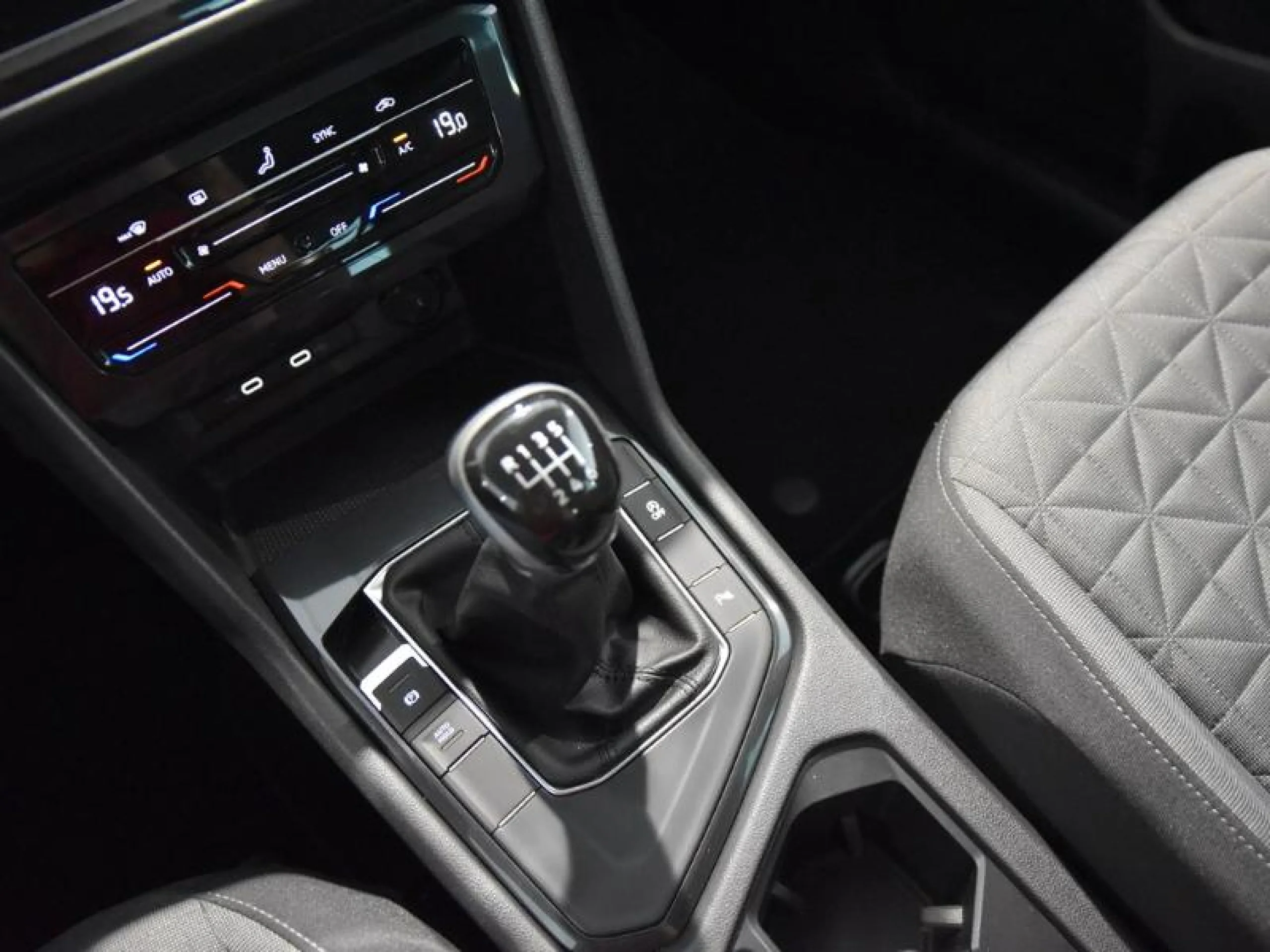 VOLKSWAGEN TIGUAN LIFE 2.0 TDI 90KW (122CV) - Foto 9