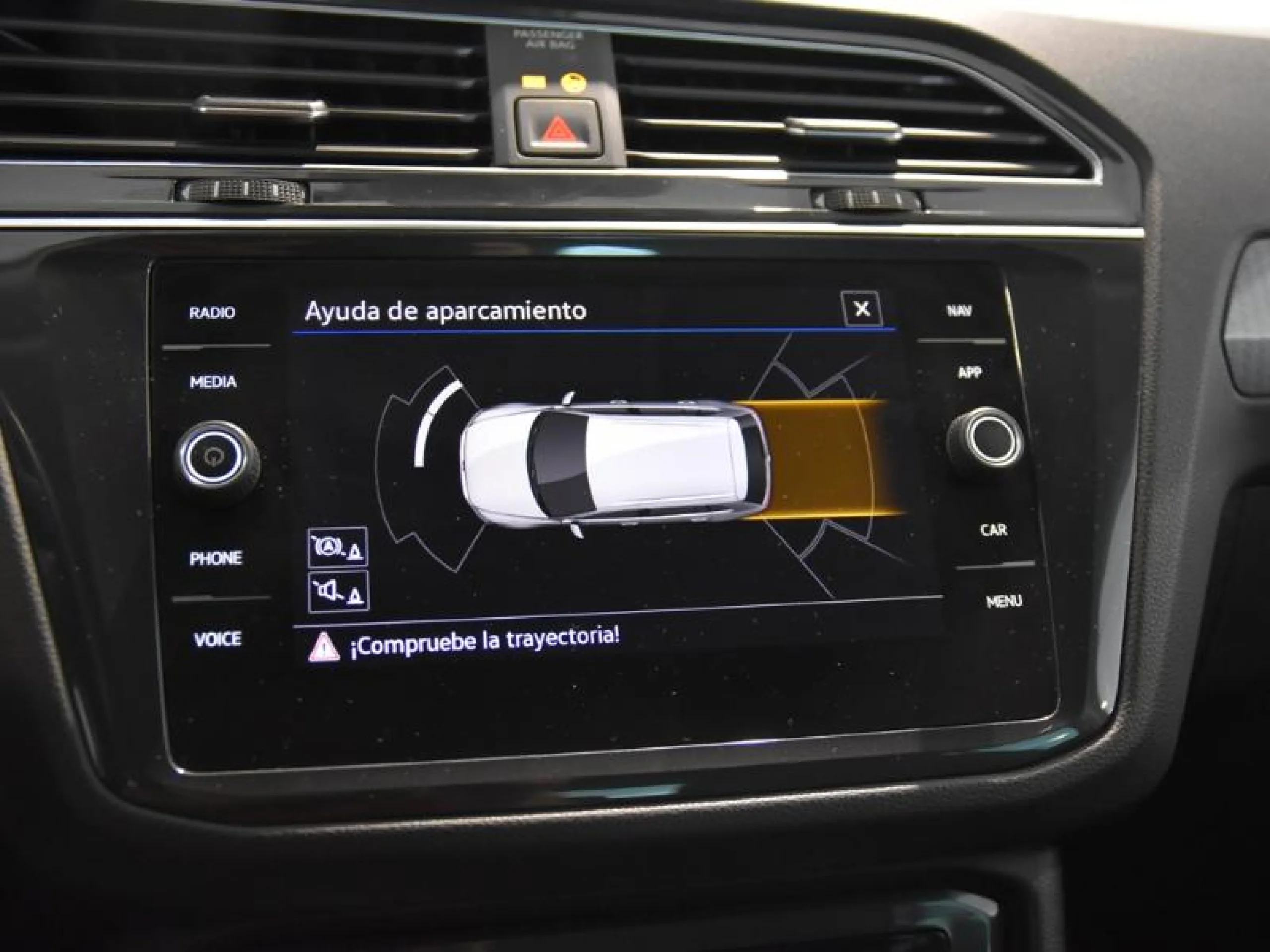 VOLKSWAGEN TIGUAN LIFE 2.0 TDI 90KW (122CV) - Foto 12