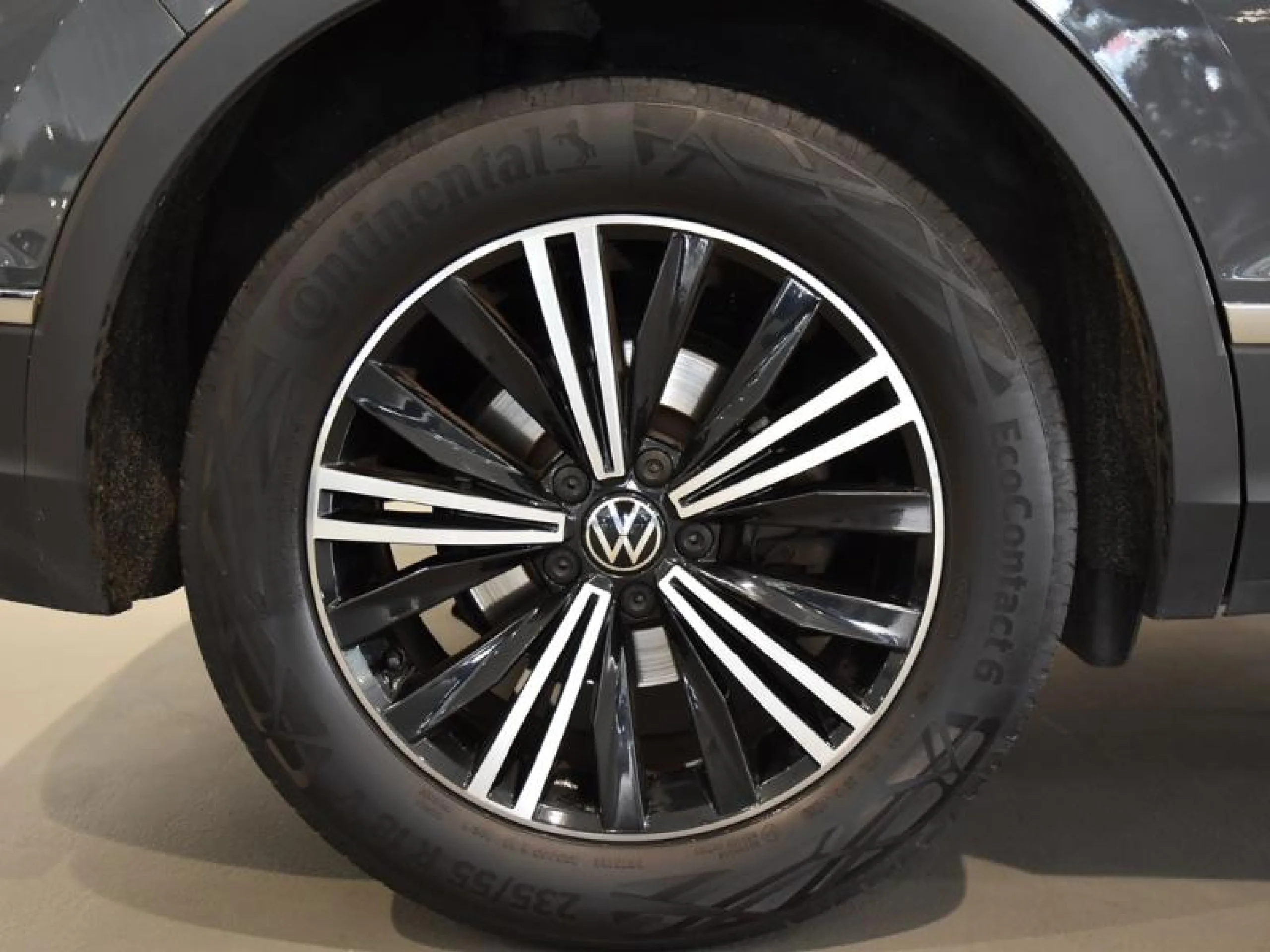 VOLKSWAGEN TIGUAN LIFE 2.0 TDI 90KW (122CV) - Foto 20