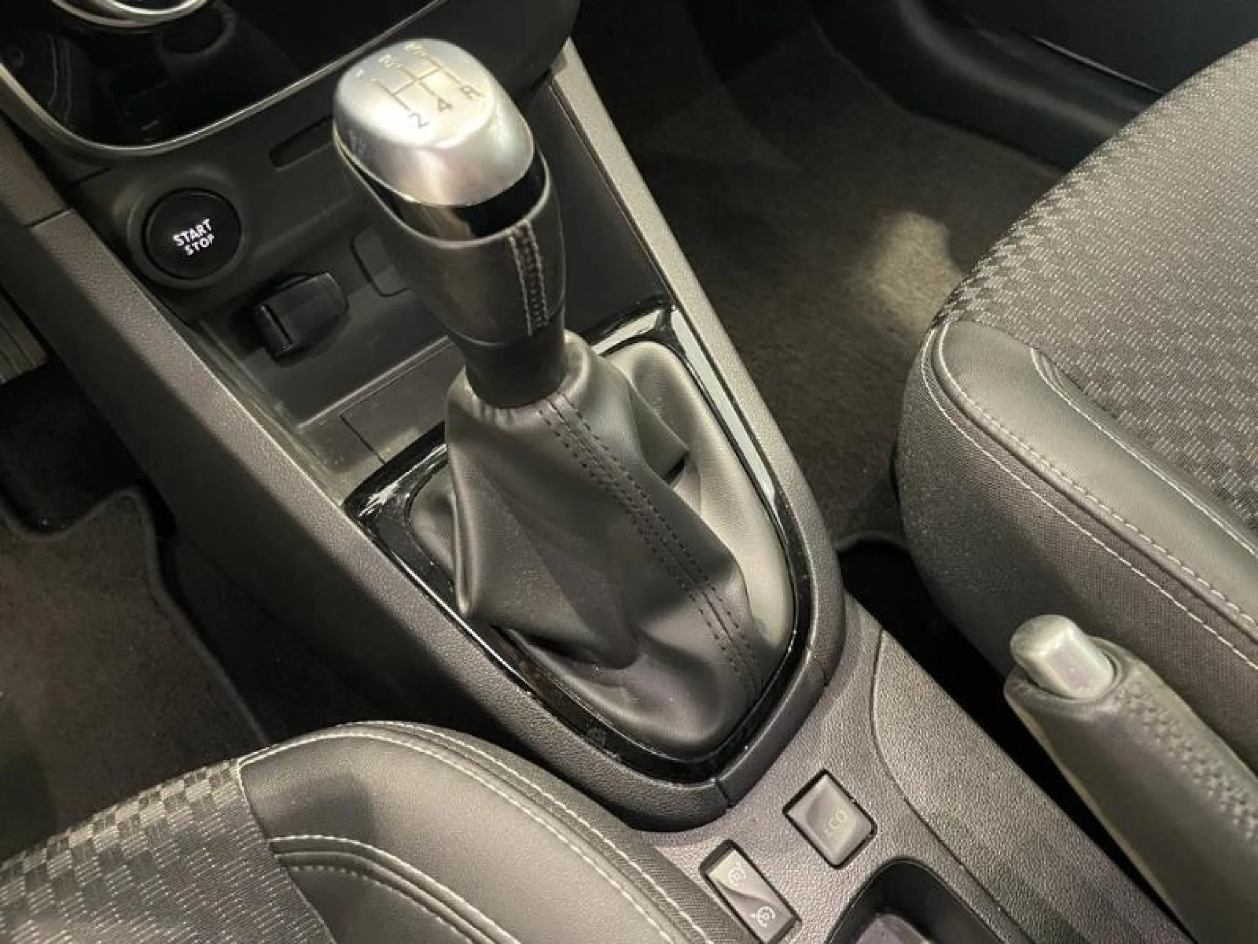 RENAULT CLIO LIMITED TCE 66KW (90CV)  18 - Foto 13
