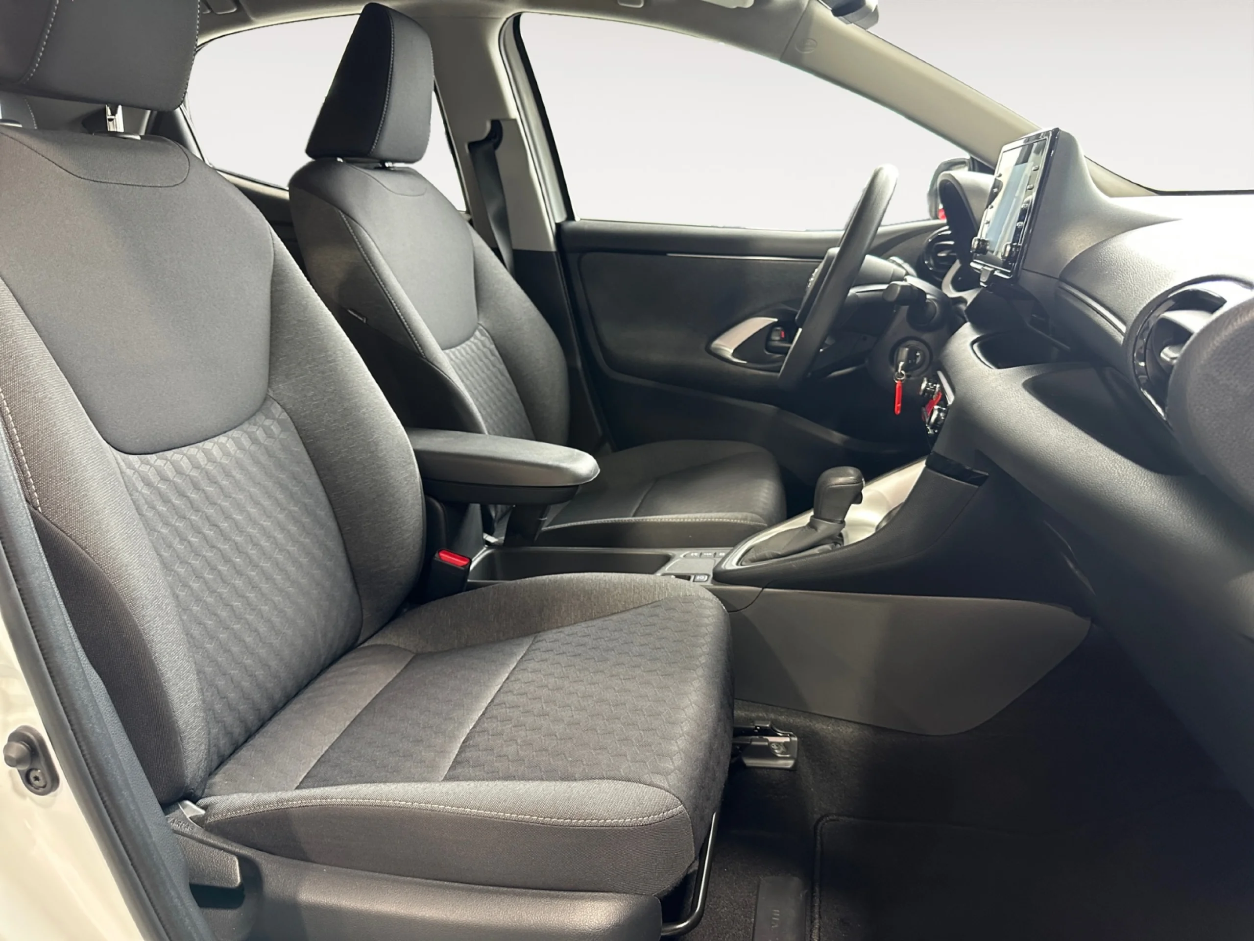 TOYOTA Yaris 1.5 120H BUSINESS PLUS - Foto 5