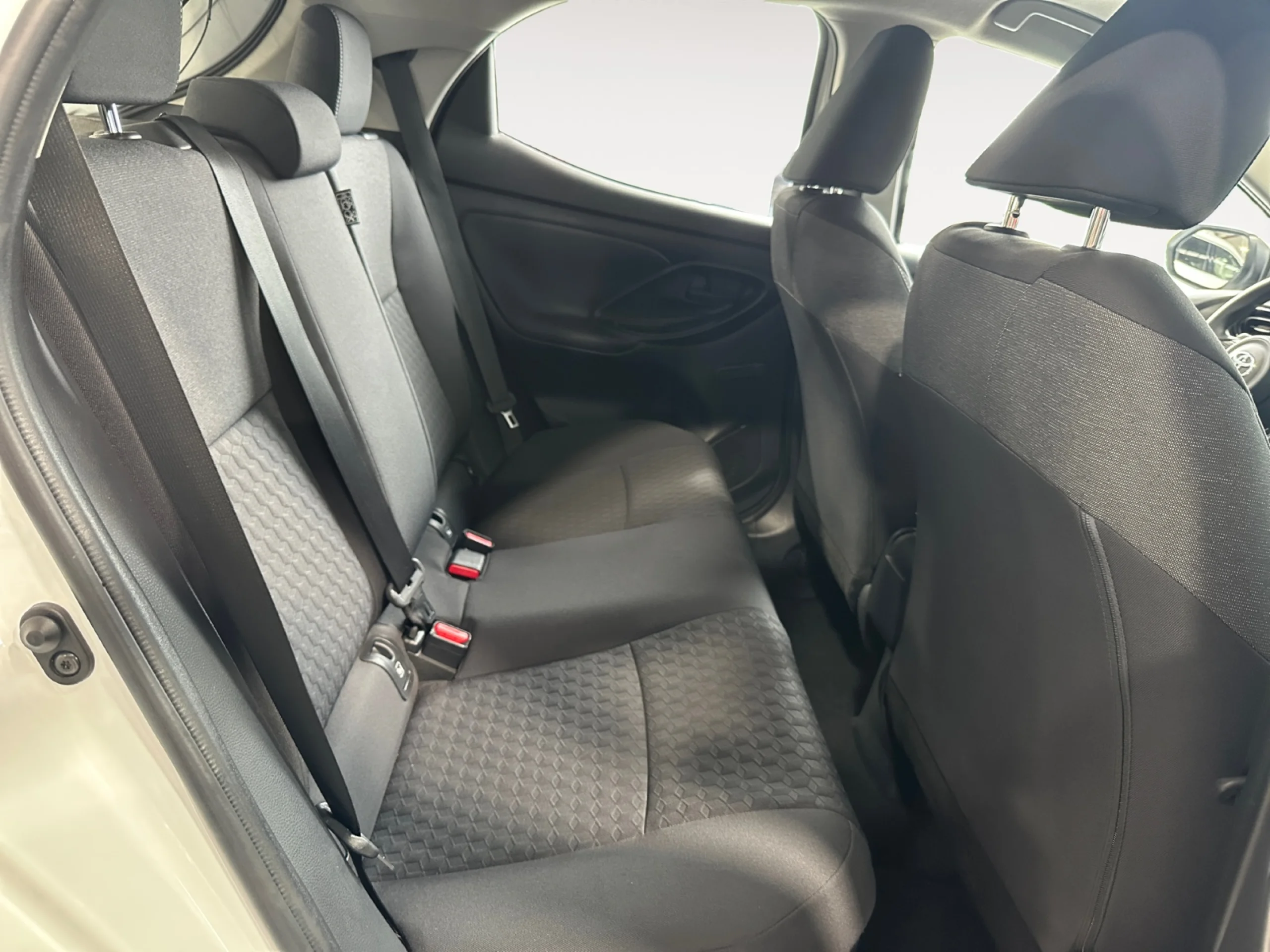 TOYOTA Yaris 1.5 120H BUSINESS PLUS - Foto 6