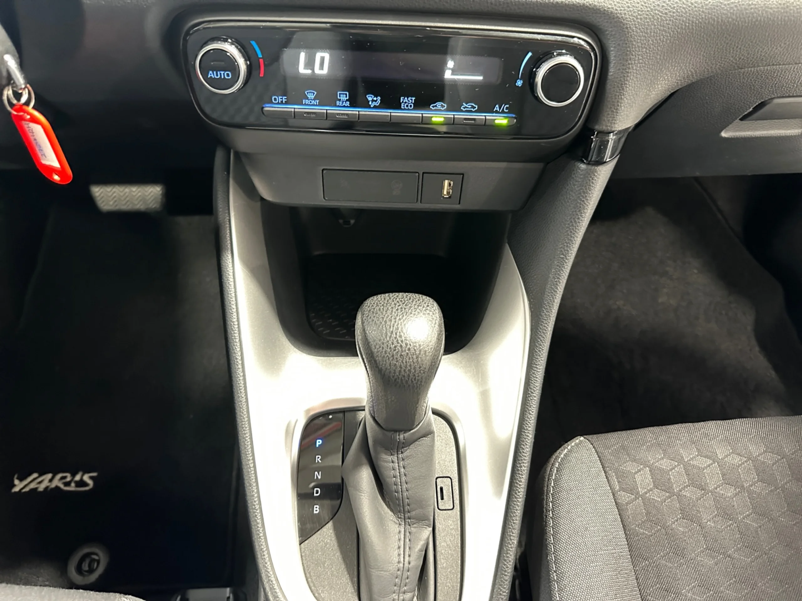 TOYOTA Yaris 1.5 120H BUSINESS PLUS - Foto 13