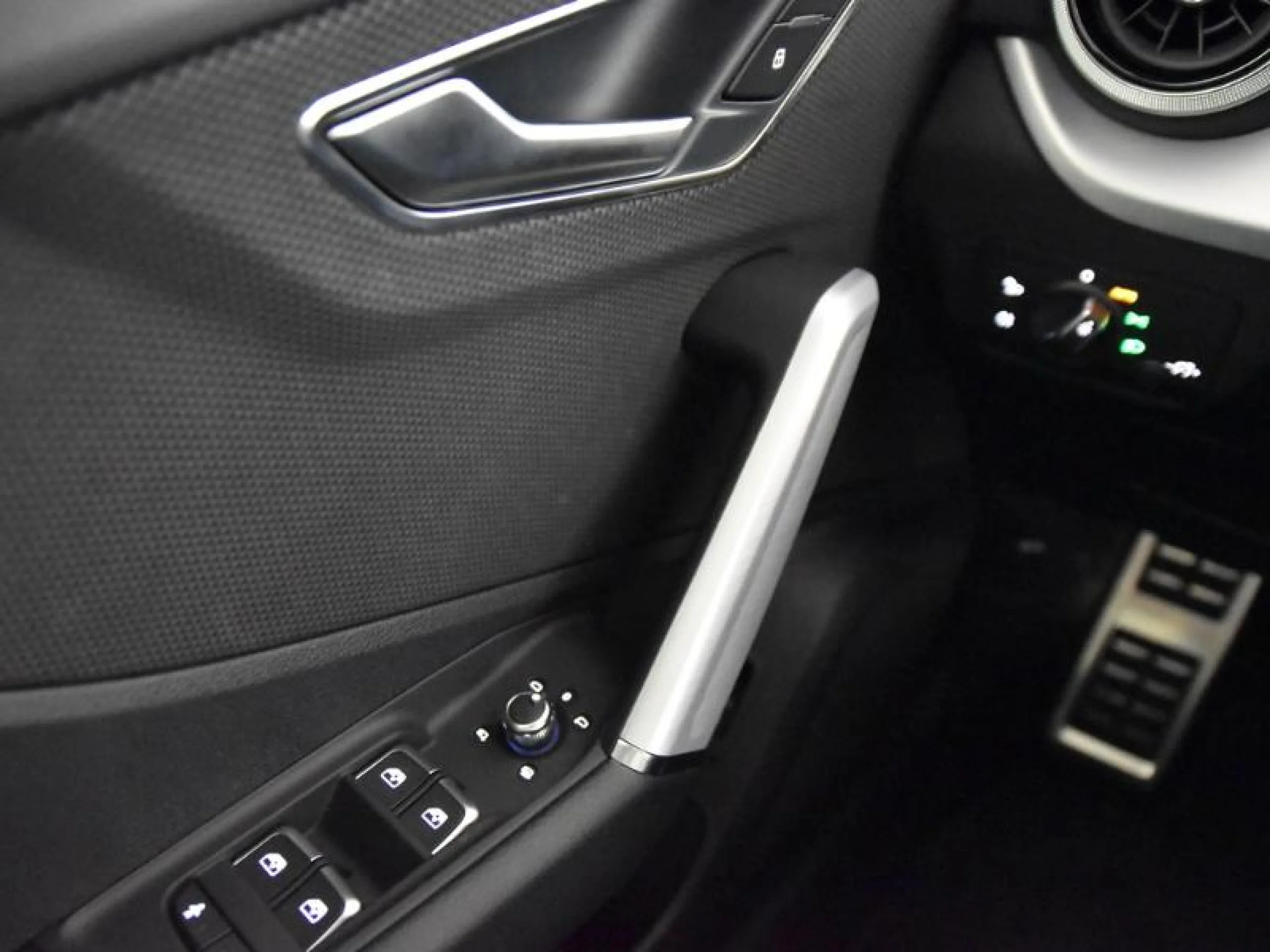 AUDI Q2 ADRENALIN EDITION 35 TFSI 110KW S TRONIC - Foto 18