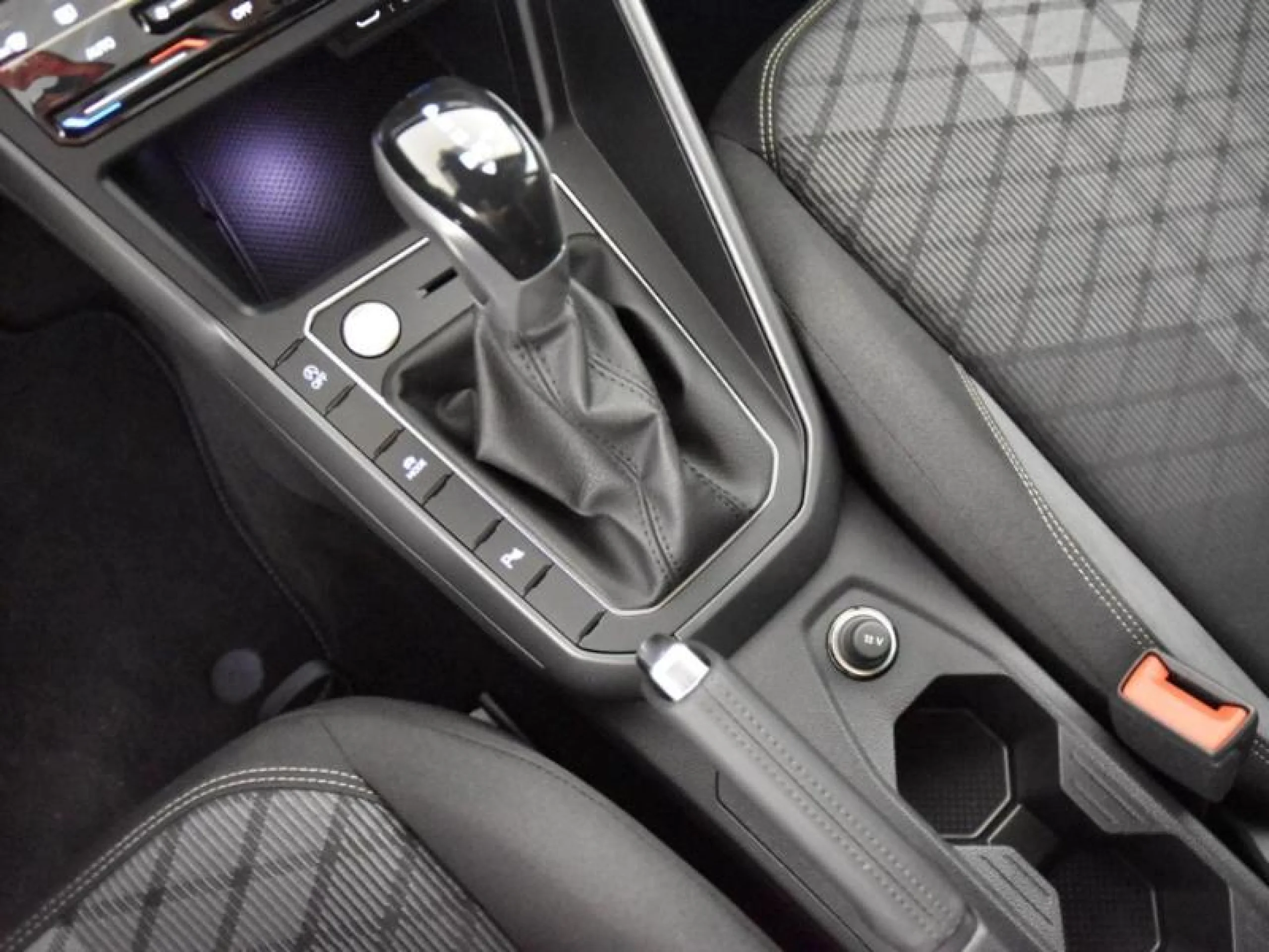 VOLKSWAGEN TAIGO R LINE 1.0 TSI 85KW (115CV) DSG - Foto 9