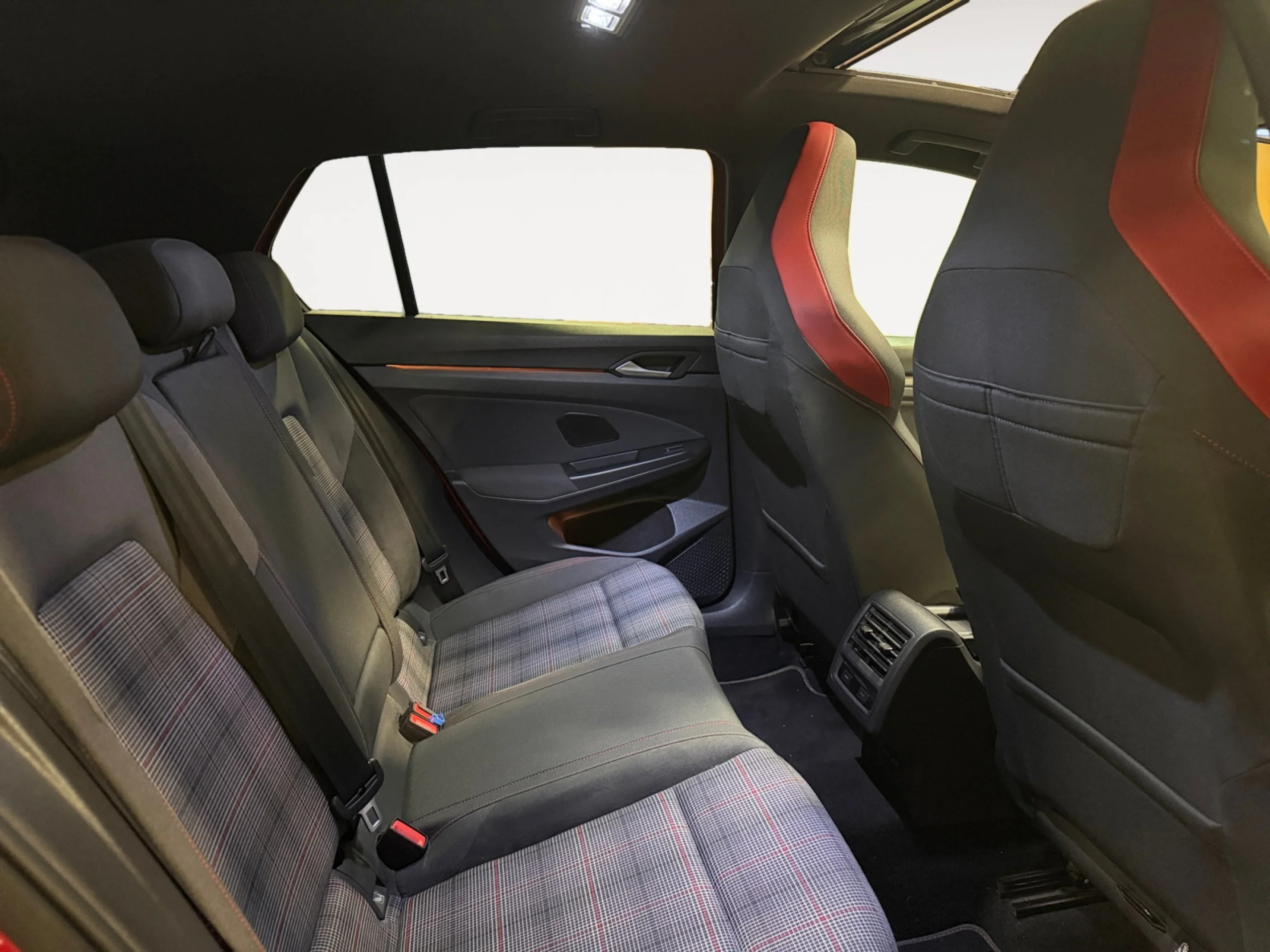 VOLKSWAGEN GOLF GTI 2.0 TSI 180KW (245CV) DSG - Foto 6