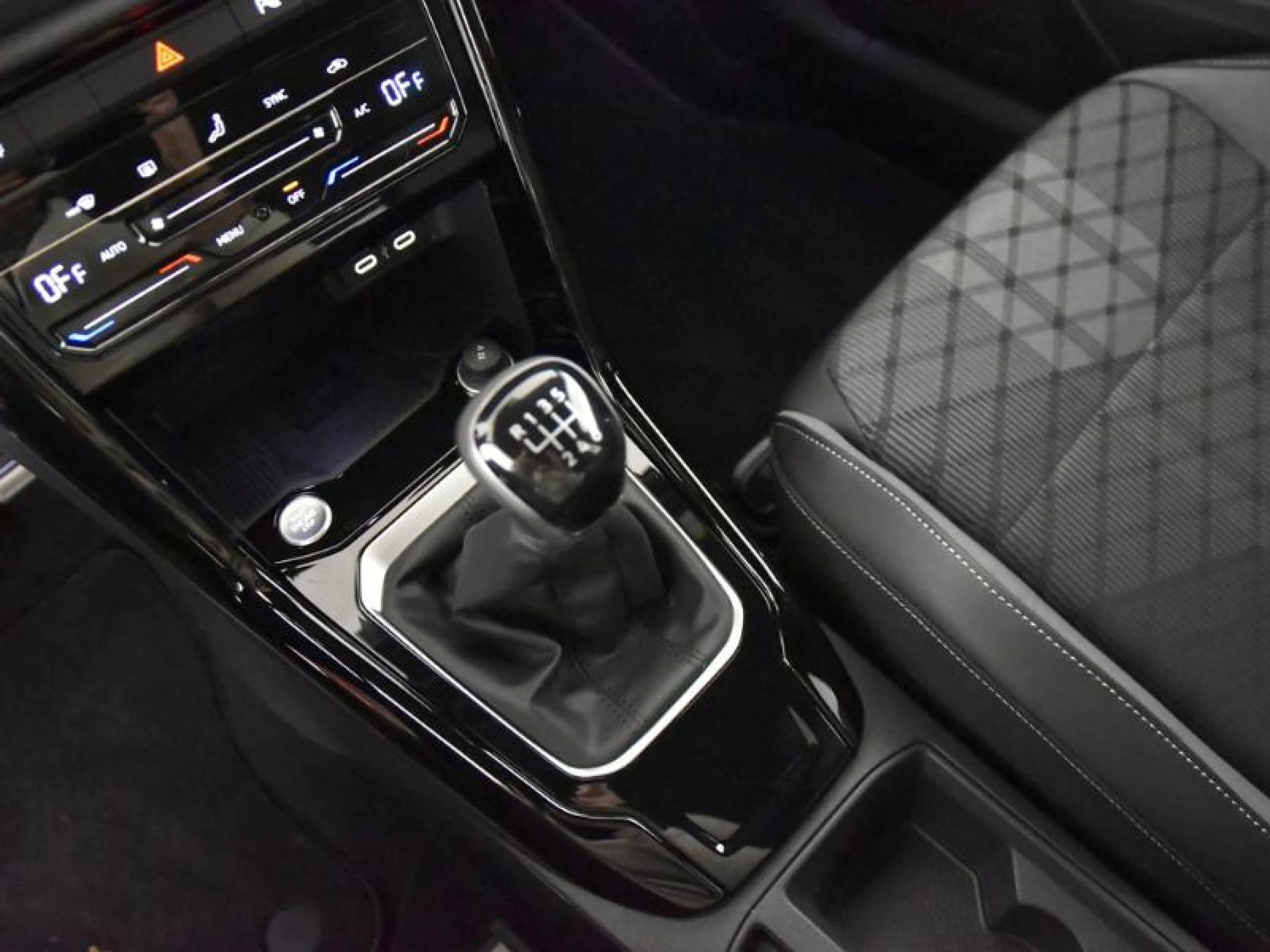 VOLKSWAGEN T ROC T ROC R LINE 1.0 TSI 85 KW (115 CV)  6 VEL. - Foto 10