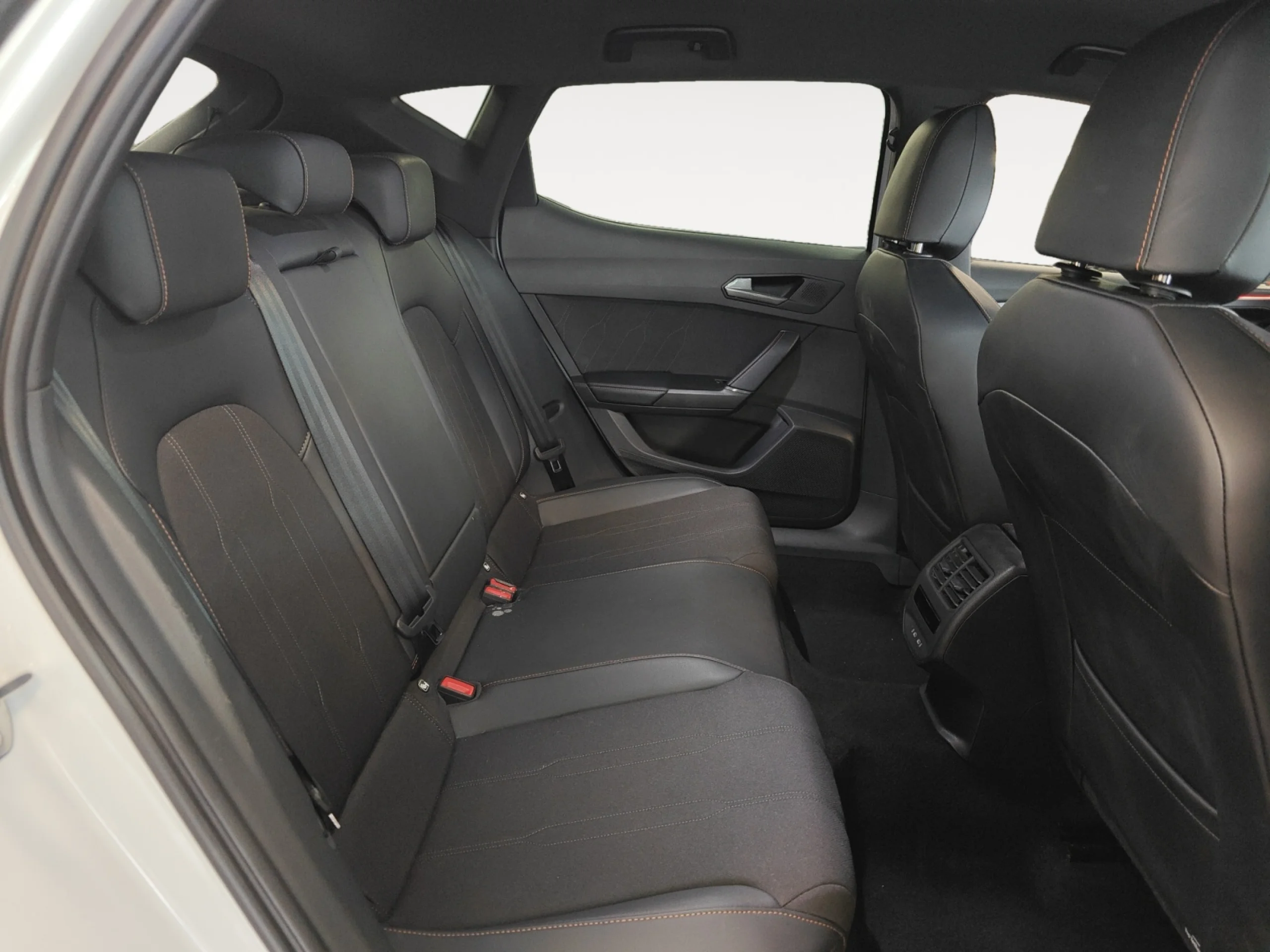 CUPRA LEON 1.5 ETSI 110KW (150CV) DSG - Foto 6